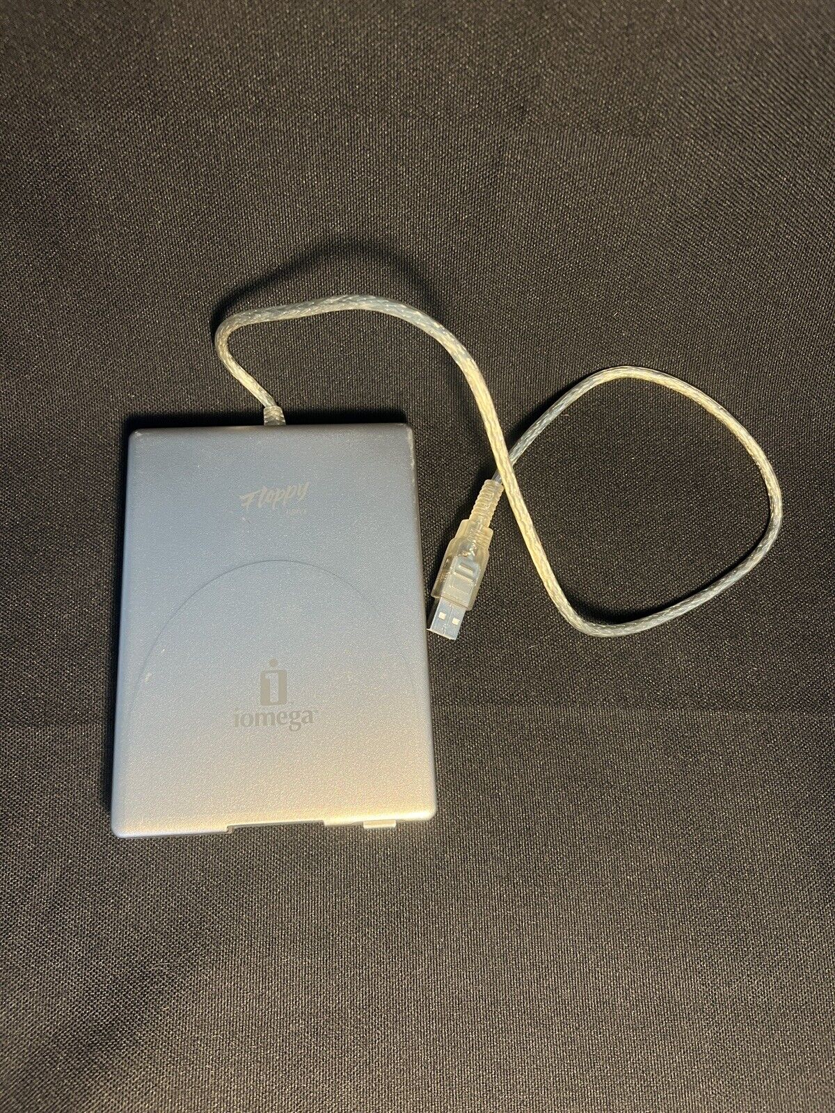 iomega USB-Powered External Floppy Drive Model BXXU013B *SEE DESCRIPTION*