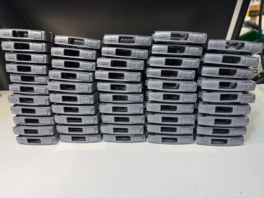 Lot of 10 NetApp 900GB 108-00222+A0 SP-423A-R5 ST900MM0006 6 Gb/s SAS HDD 2.5"