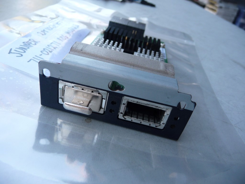 AU SELLER Juniper 711-021271 2 Port 10Gb XFP Uplink Module w/ one 10Gb MODULE