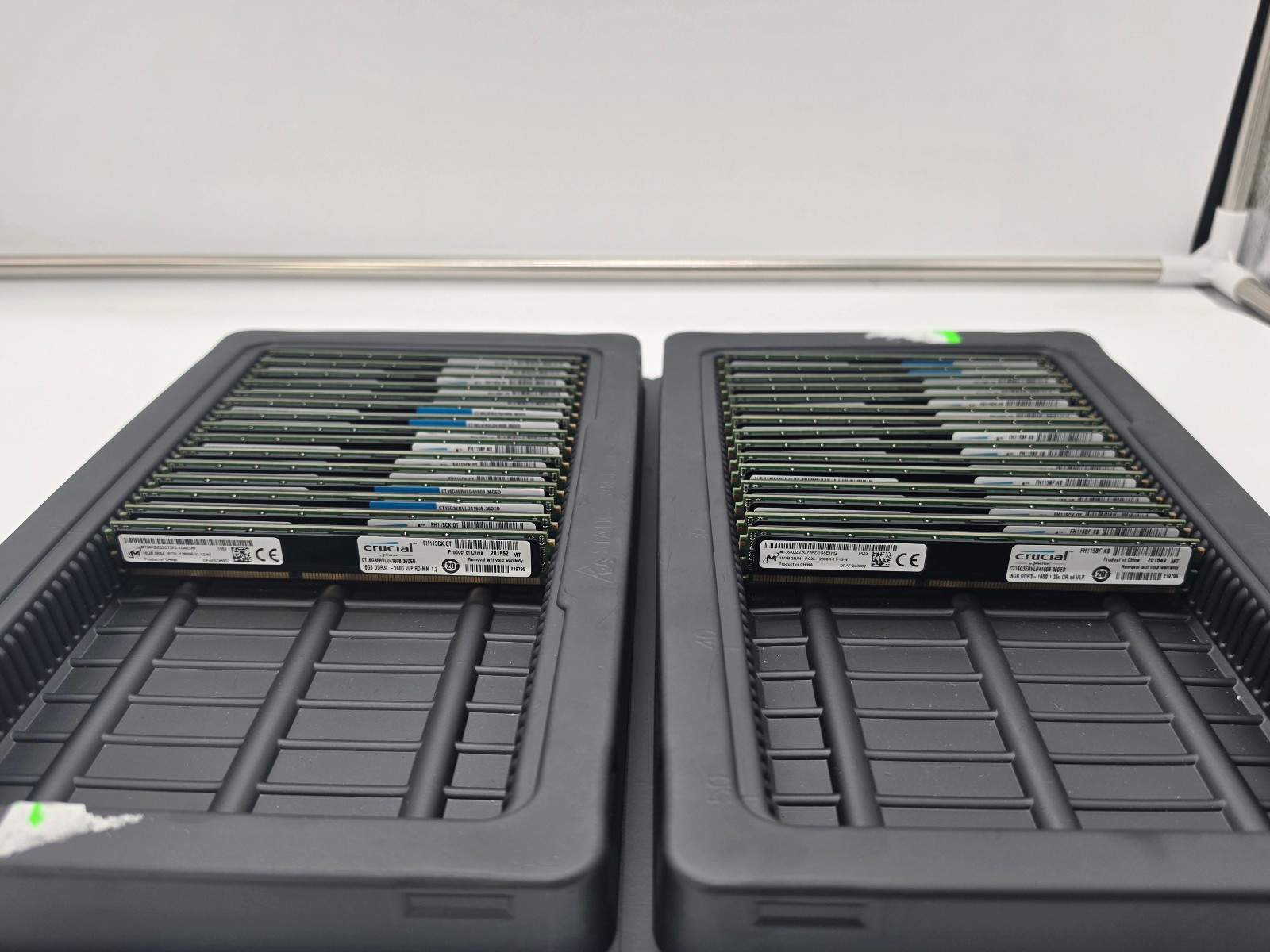 Lot of 30 - 16GB 2Rx4 DDR3L 1600 MHz ECC Reg. Micron MT36KDZS2G72PZ-1G6E