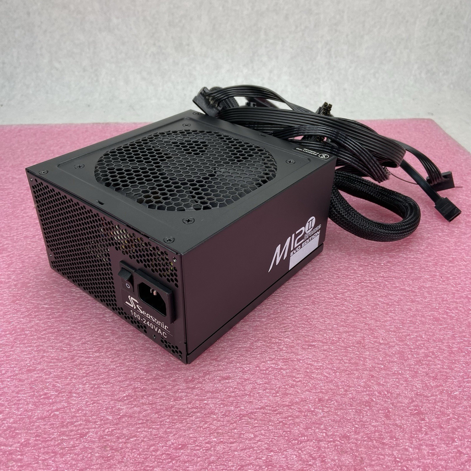 Seasonic SS-520GM Active PFC F3 80 Plus Bronze 520W Power Supply