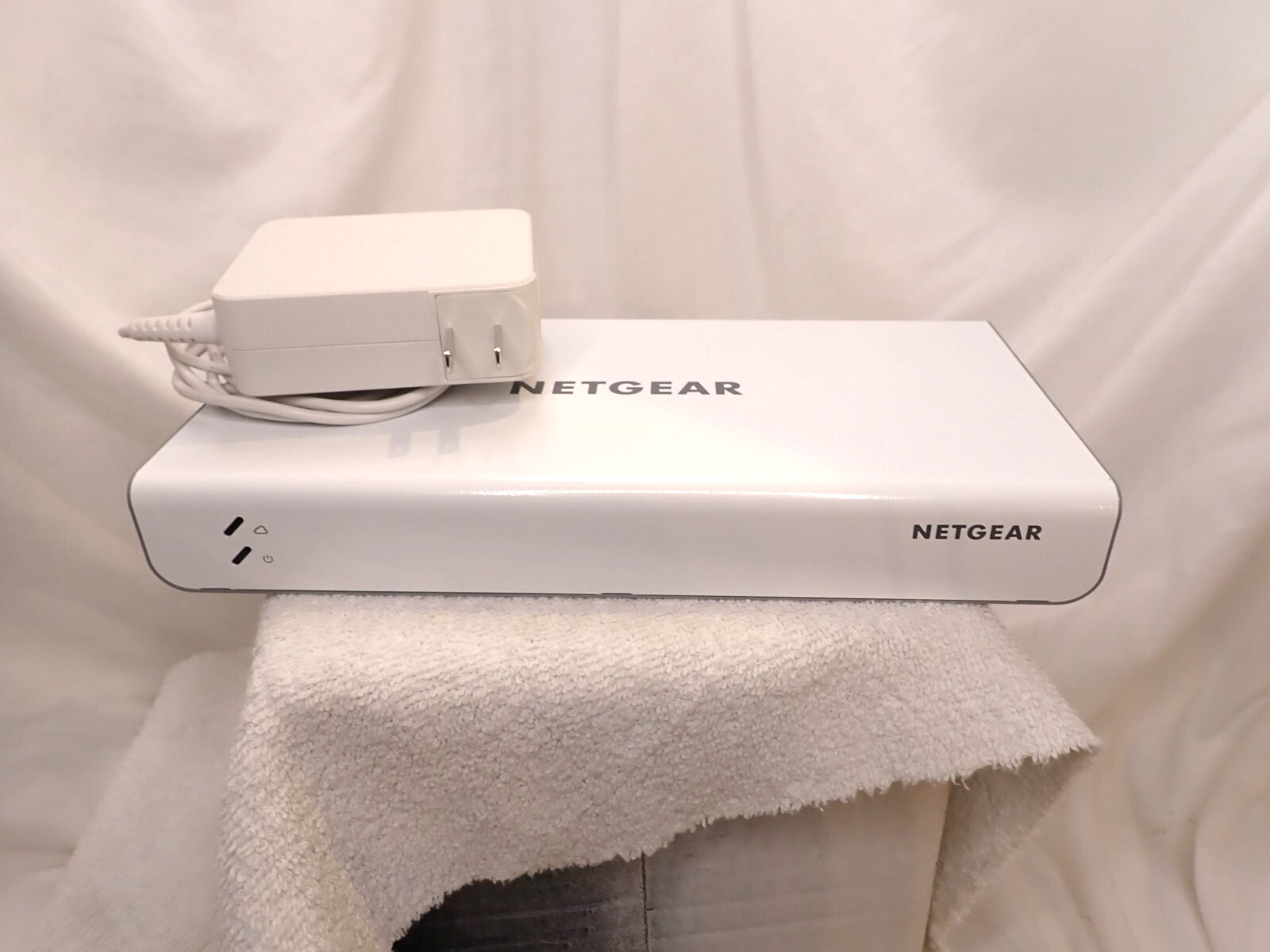 NETGEAR VIZN 8-Port Gb Ethernet 2 SFP Ports (GC110) Smart Cloud Switch