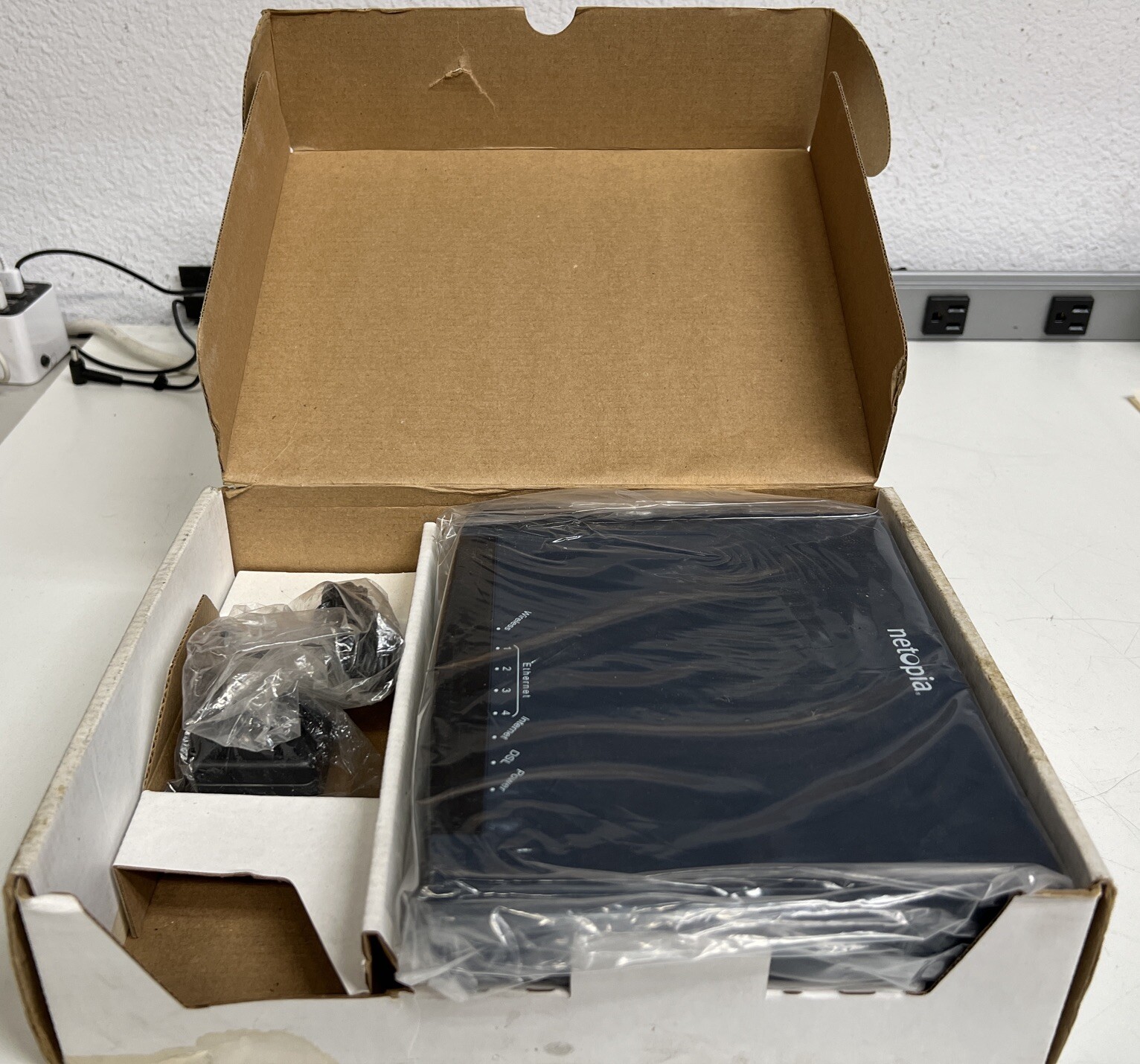 NETOPIA 3347-02-1006L  WIRELESS ROUTER ADSL2/2 + 4PT MNGD SWITCH