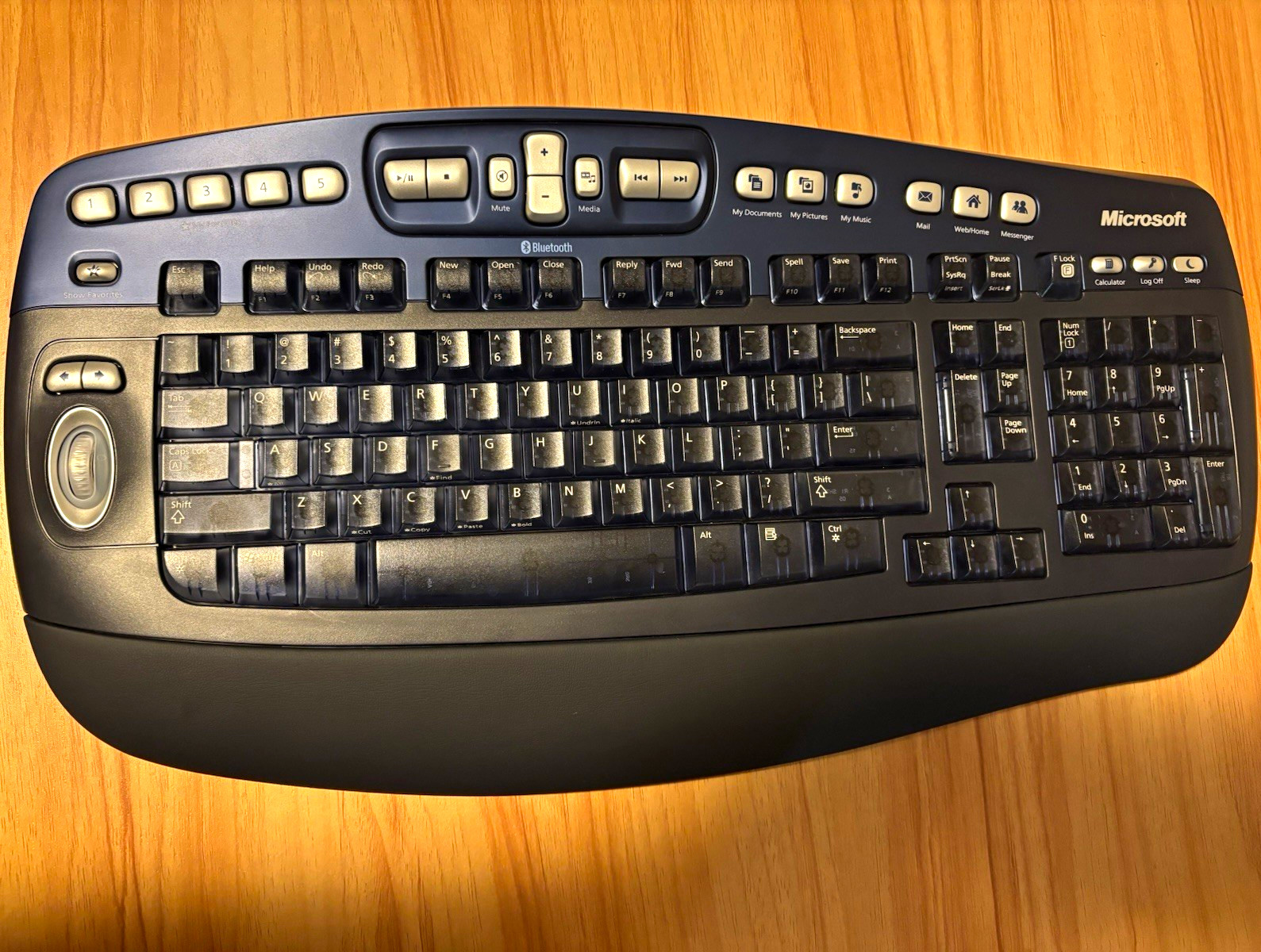 Microsoft Ergonomic Bluetooth Wireless Keyboard Elite, English, tested