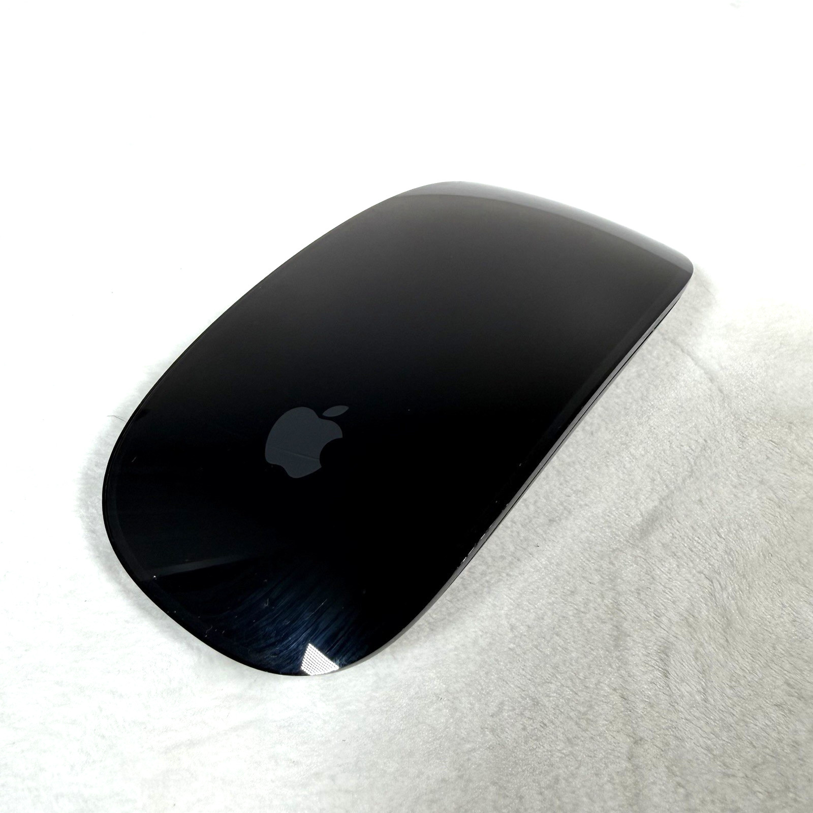Apple Magic Mouse V2 A1657 Wireless Bluetooth, Rechargeable Lightning