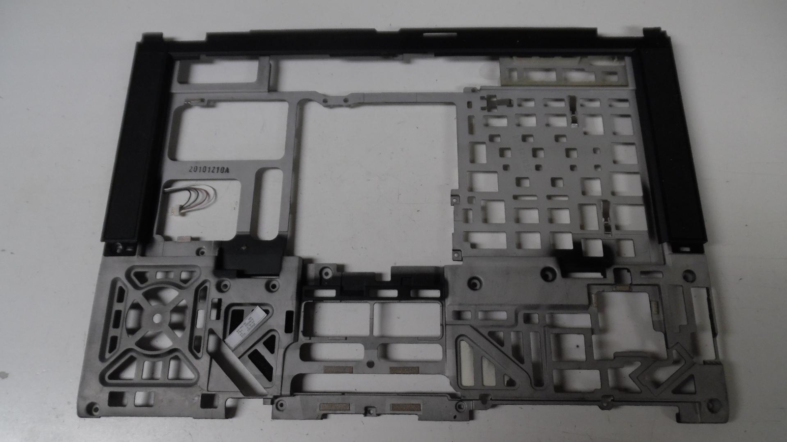 Genuine Lenovo ThinkPad T410S - Keyboard Bezel & Middle Chassis / 45M2656