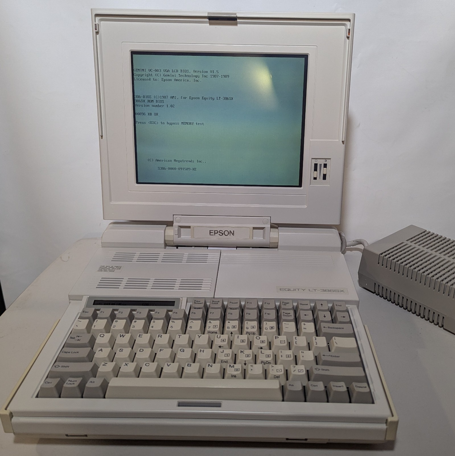 Epson Equity LT-386SX 1989 MS-DOS Laptop w/ PSU, Manuals, Floppies - IOB - Works