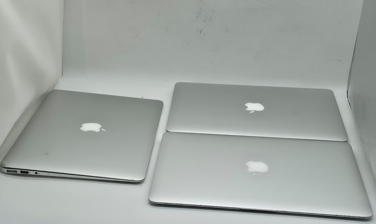 LOT OF 3  APPLE MACBOOK AIR 8GB/4GB RAM NO SSD AS IS READ AND CHECK PHOTOS