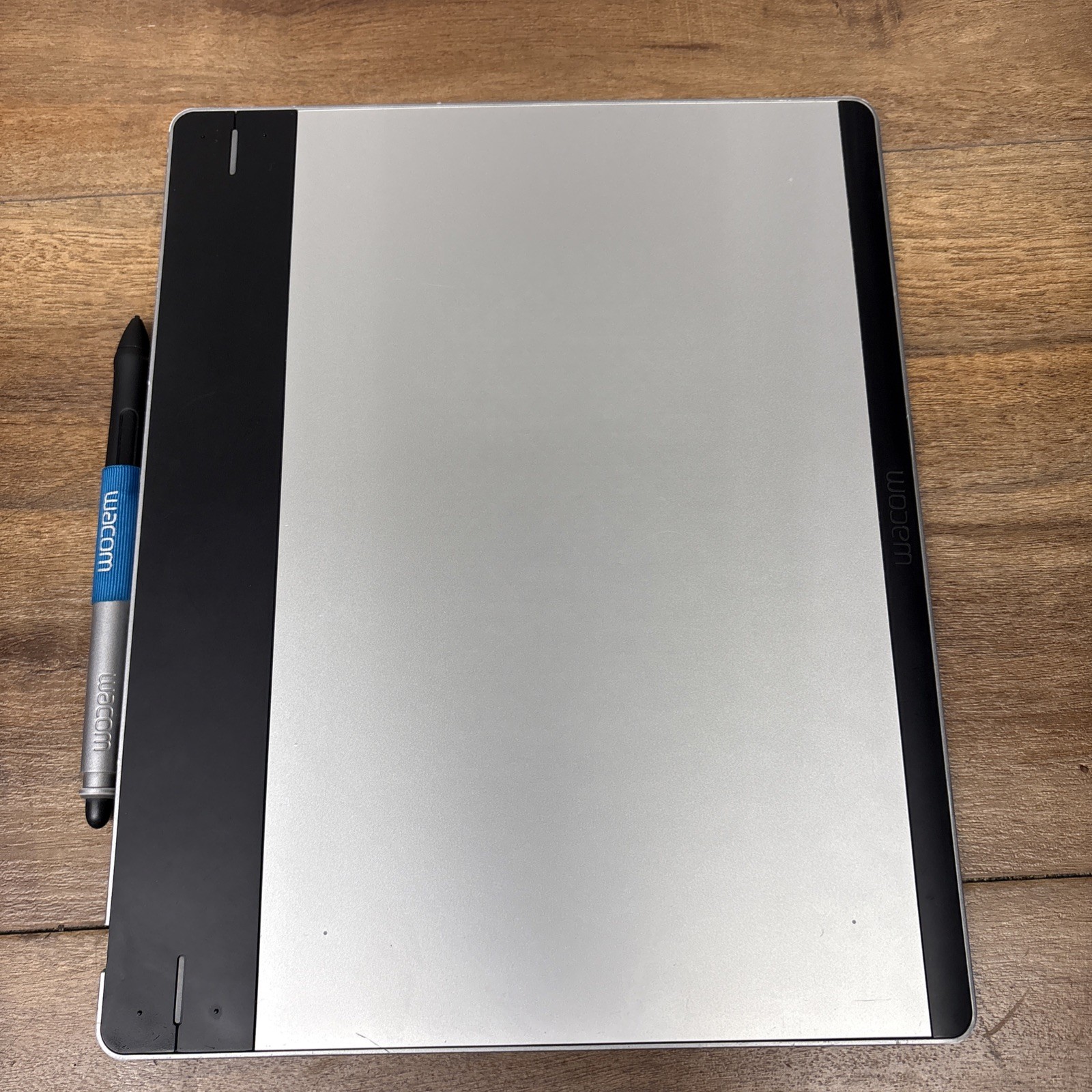 Wacom Intuos Pen & Touch Medium Pen Tablet CTH-680 M size Used