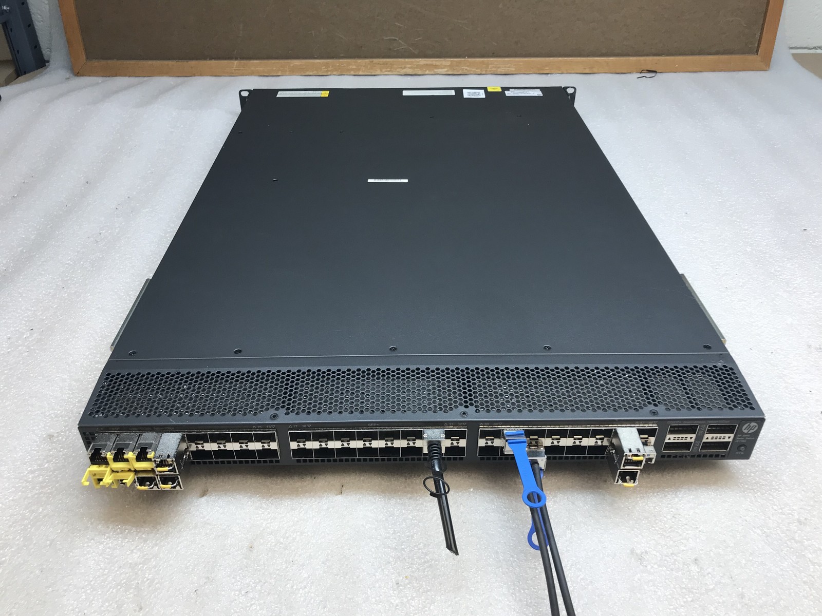 HP 5900AF-48XG-4QSFP+ 48 Port 10 Gigabit SFP+ Switch 4x 40 Gigabit QSFP+ JC772A