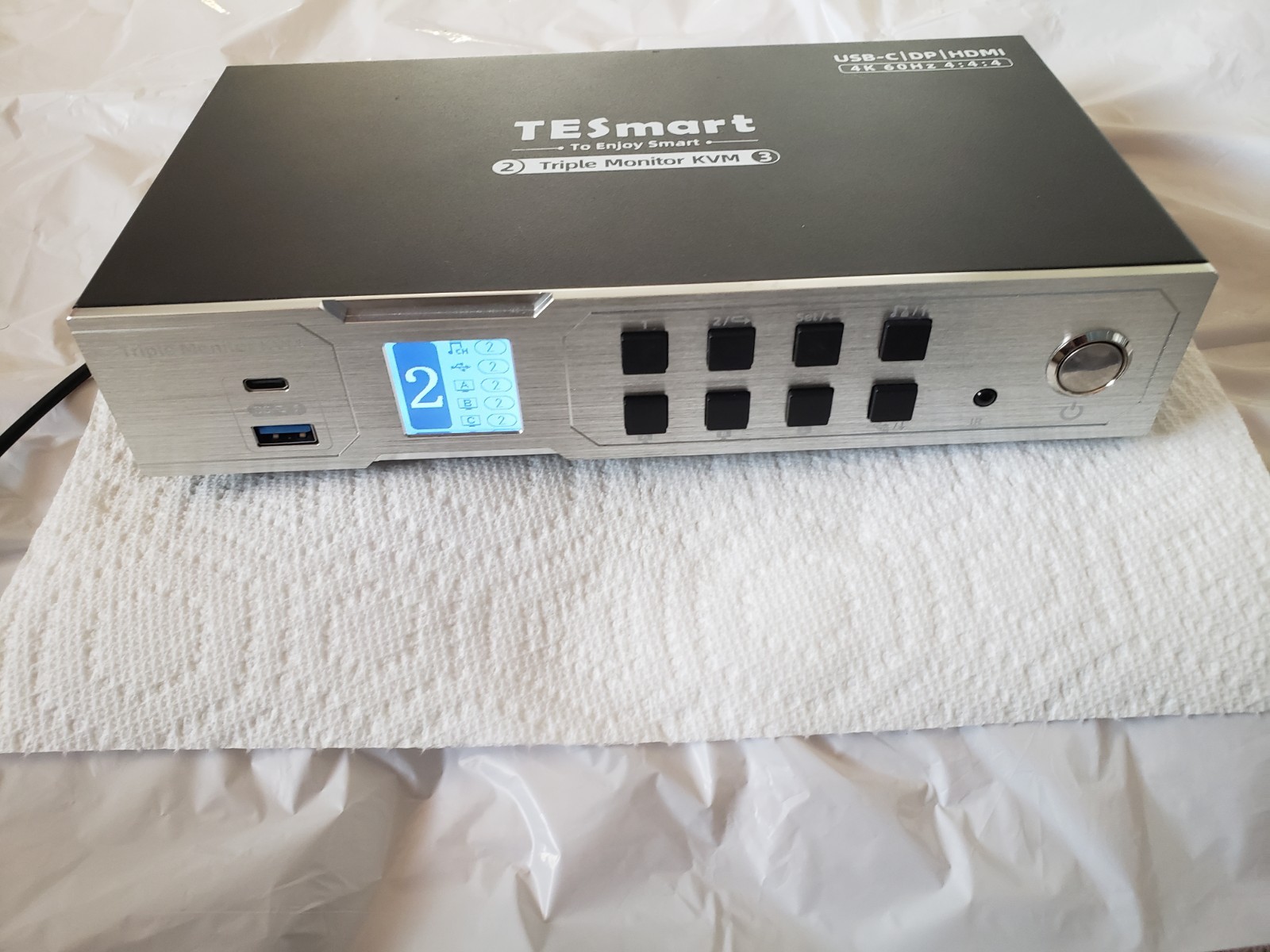 TESMART 2-PORT HYBRID KVM SWITCH HDC2O3-P24