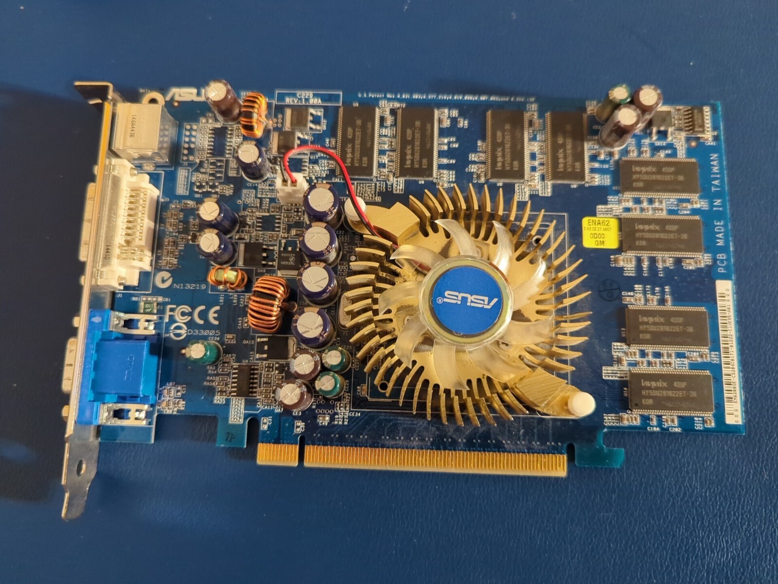ASUS GeForce 6200 128MB DDR PCI Express x16 Video Card    EN6200GE