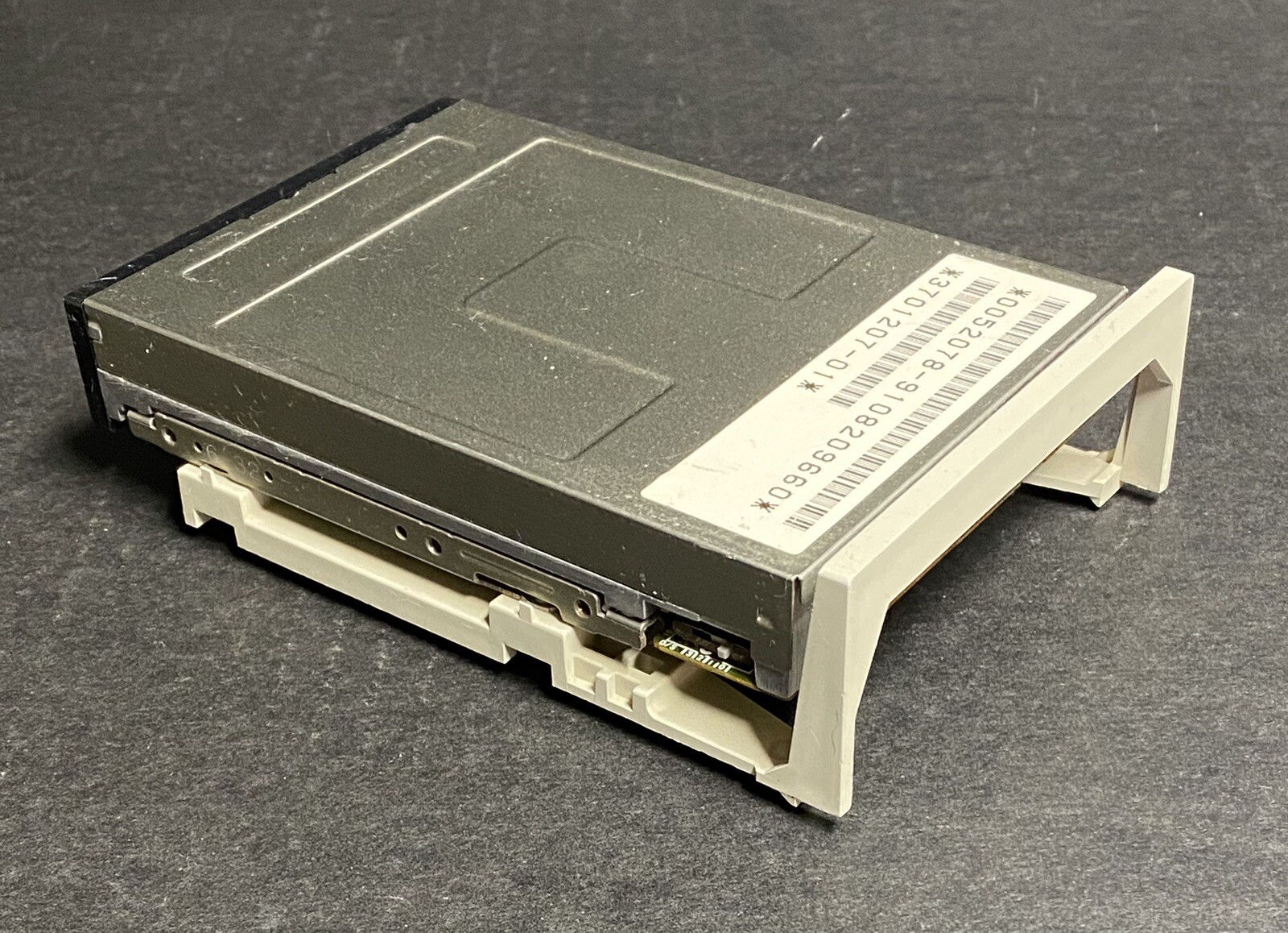 Sun 370-1207 3.5-inch 1.44MB Floppy Drive, SONY MP-F17W, w/mounting bracket SS2