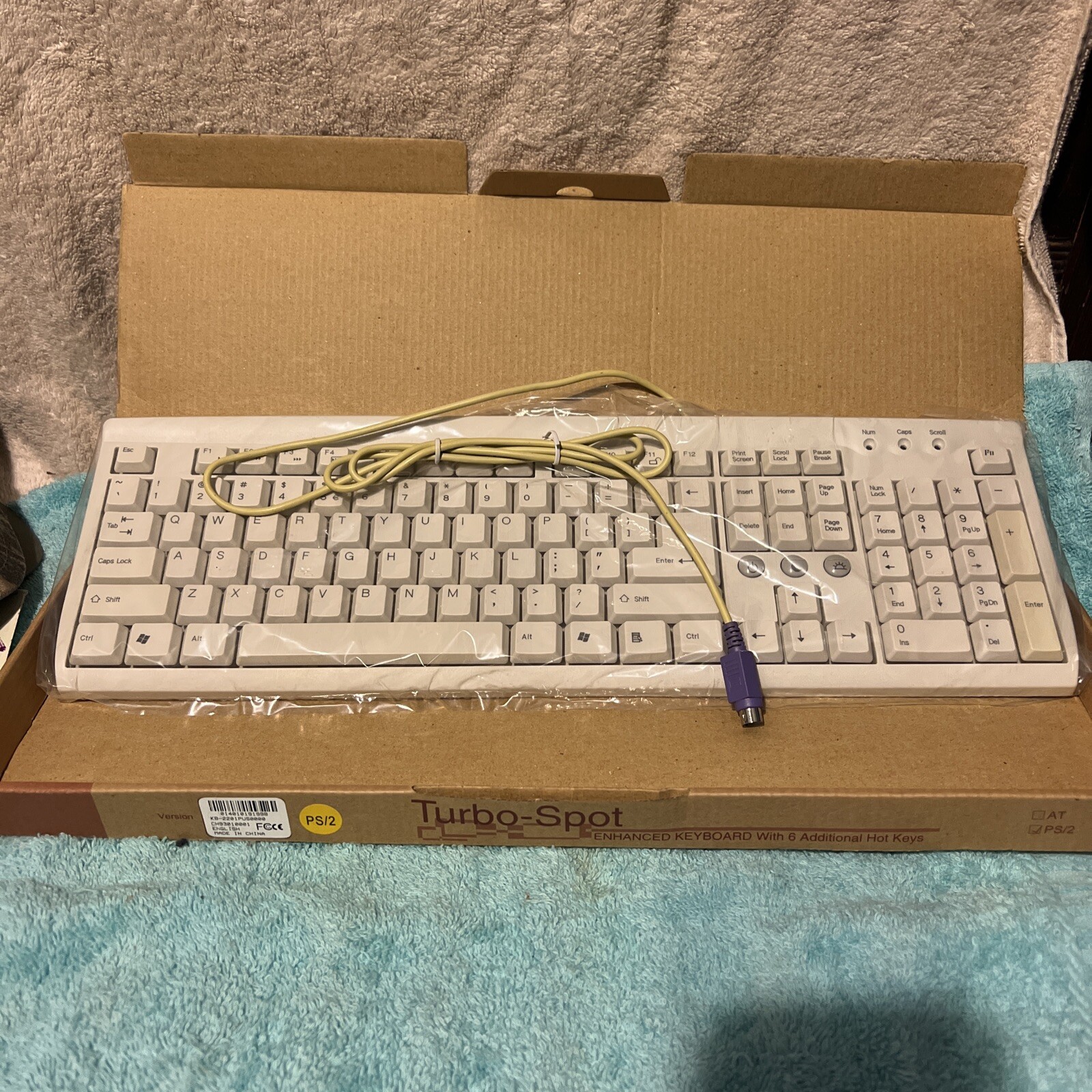 Vintage Turbo Spot - Enhanced Keyboard  - Windows 98 / NT Compatible / 2000  PS2