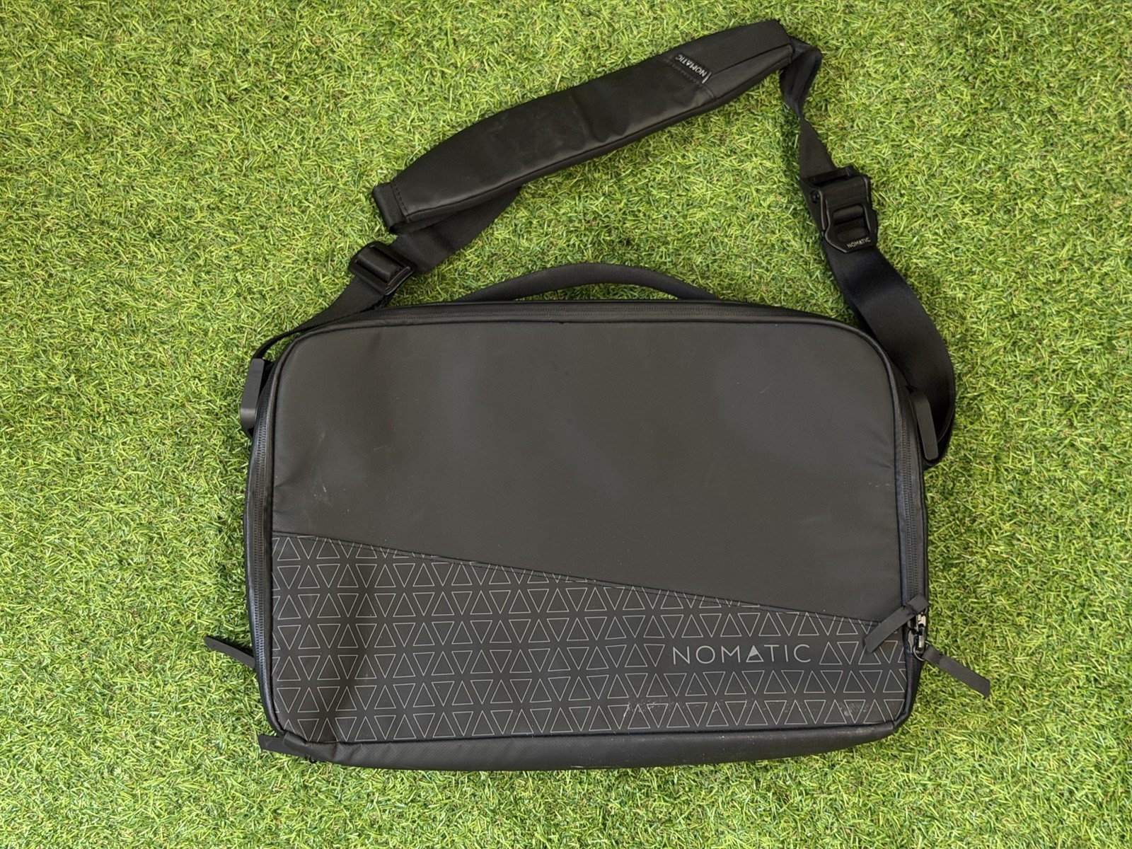 Nomatic Messenger Bag / Laptop Briefcase | Black | Water-Resistant | RFID