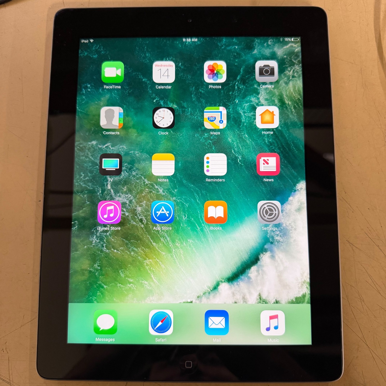 Apple iPad 4th Gen 16GB Unlocked Wi-Fi 9.7in MD510LL/A IOS 10.3.3 90% Battery