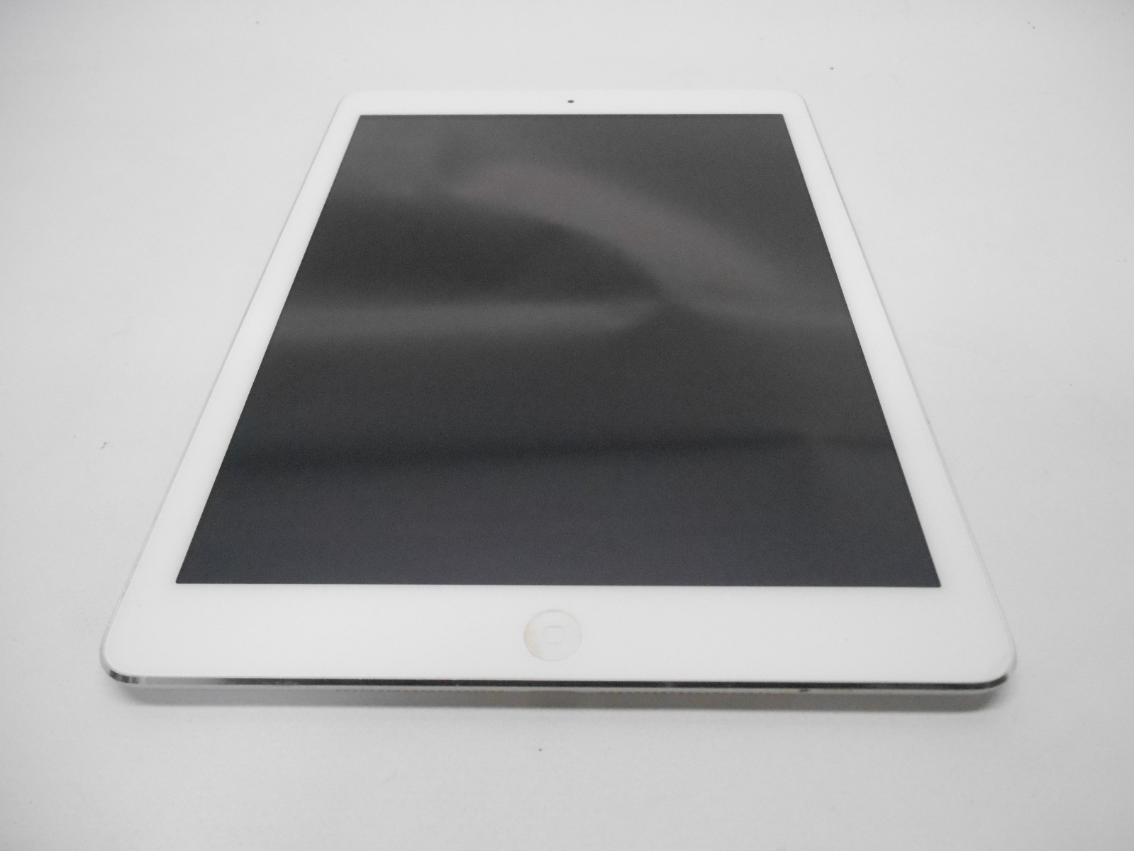 Apple iPad Air 9.7" A1475 16GB Wi-Fi - Silver (Grade A No AC)