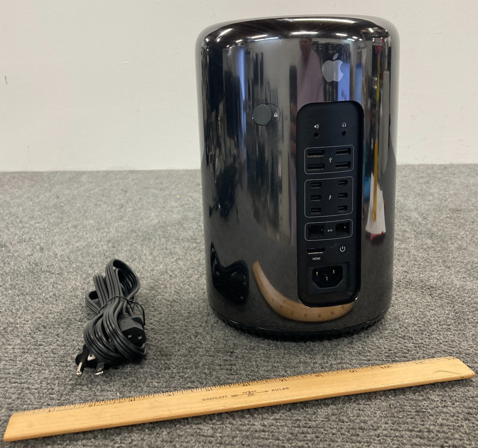 Apple Mac Pro 6,1 A1481 ME253LL/A 2013 Desktop E5-1620 32GB RAM 256GB SSD w/Cord