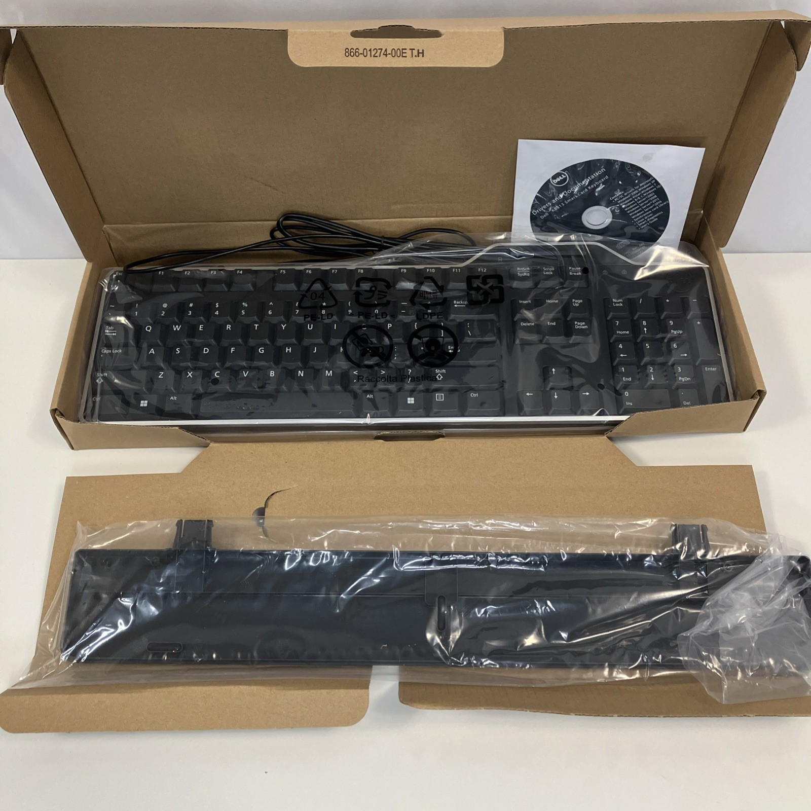 Dell KB813t Black USB Wired Desktop English Keyboard W Smart Card Reader - 34GPR