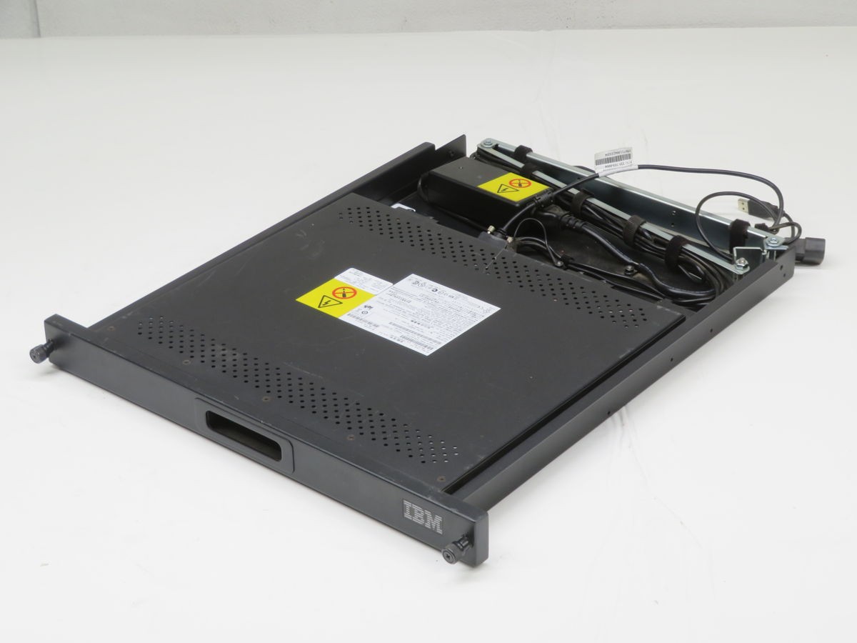 IBM 7316-TF3 FLAT PANEL CONSOLE T261180