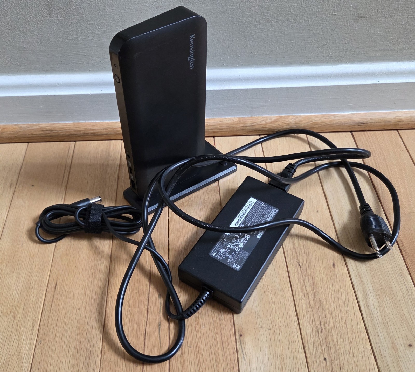 Kensington SD4845P USB-C Triple Video Driverless Dock W/Power Adapter.