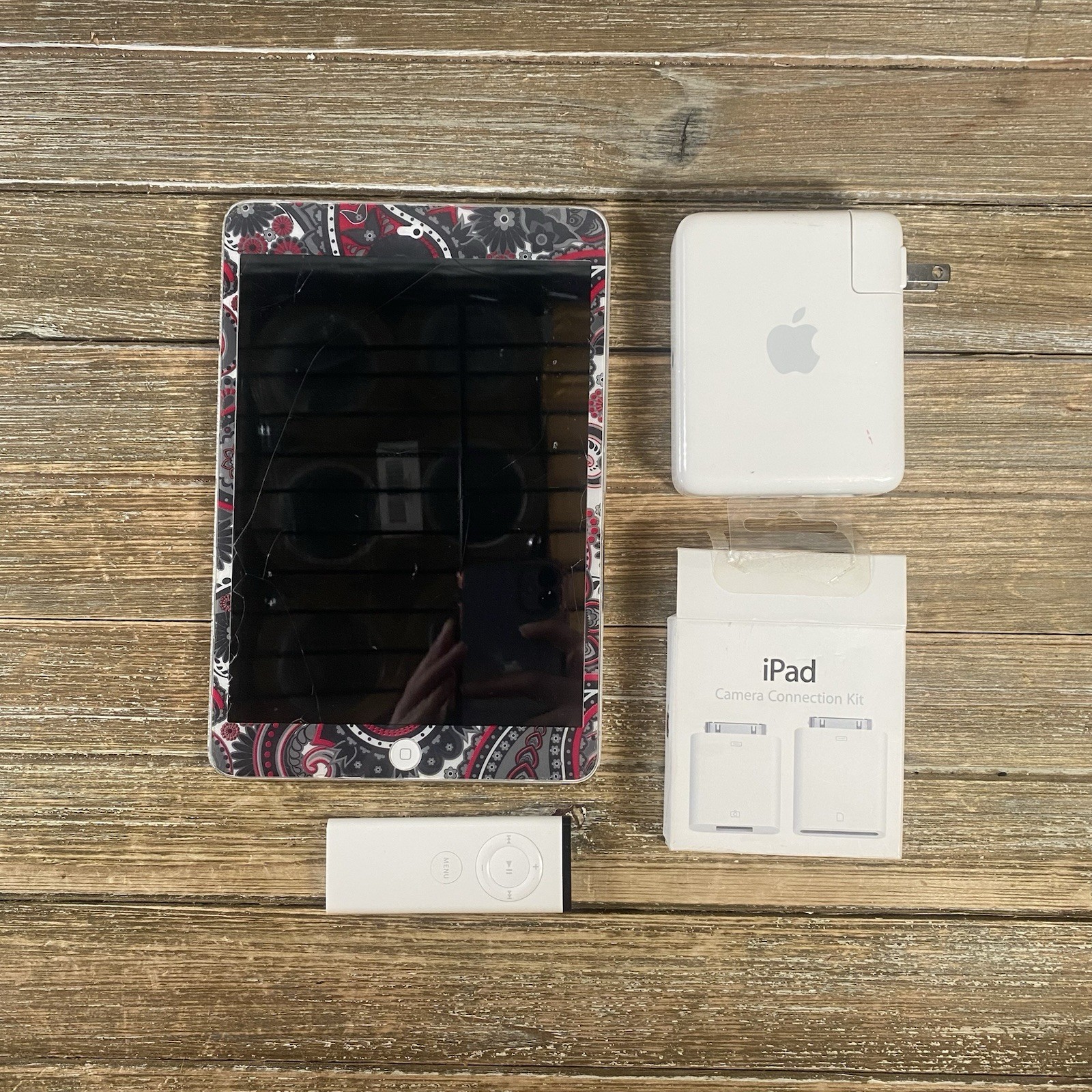 Apple Lot iPad Mini 1st Gen 16GB/Apple Remote/iPad Camera Connect/AirPort