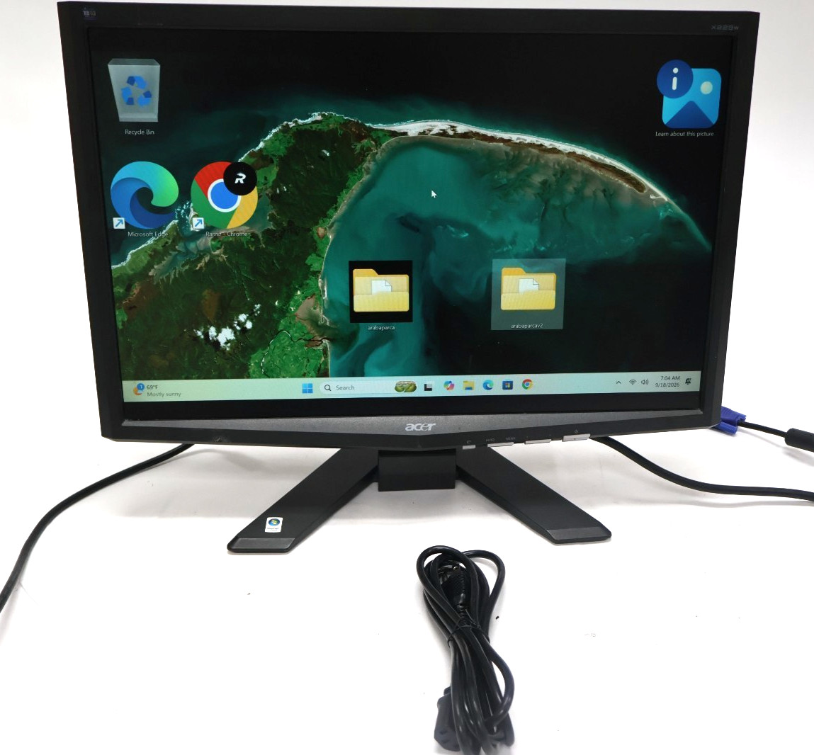 Acer X223W bd Black Widescreen LCD Monitor with Stand and Cable
