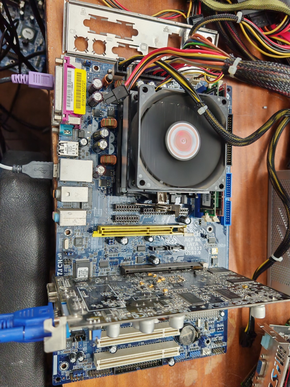 ASrock K8Upgrade-NF3 socket 754 + AMD Sempron 2800 + 768mb ddr + I/O shield