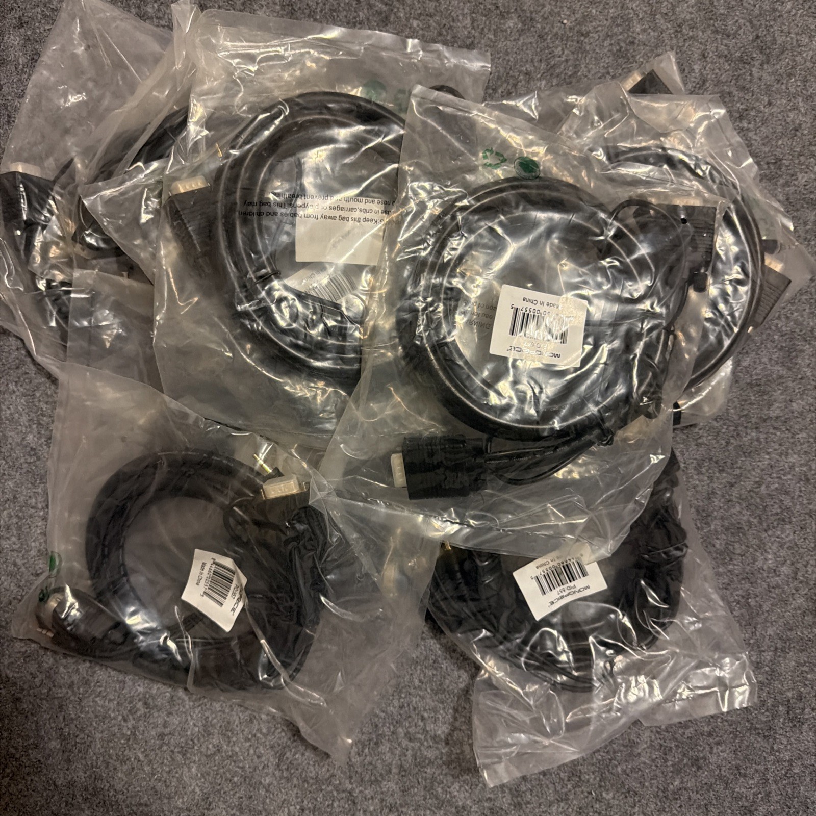 Monoprice 6ft Super VGA HD15 M/M Cable w/ Stereo Audio and Triple Shielding 557