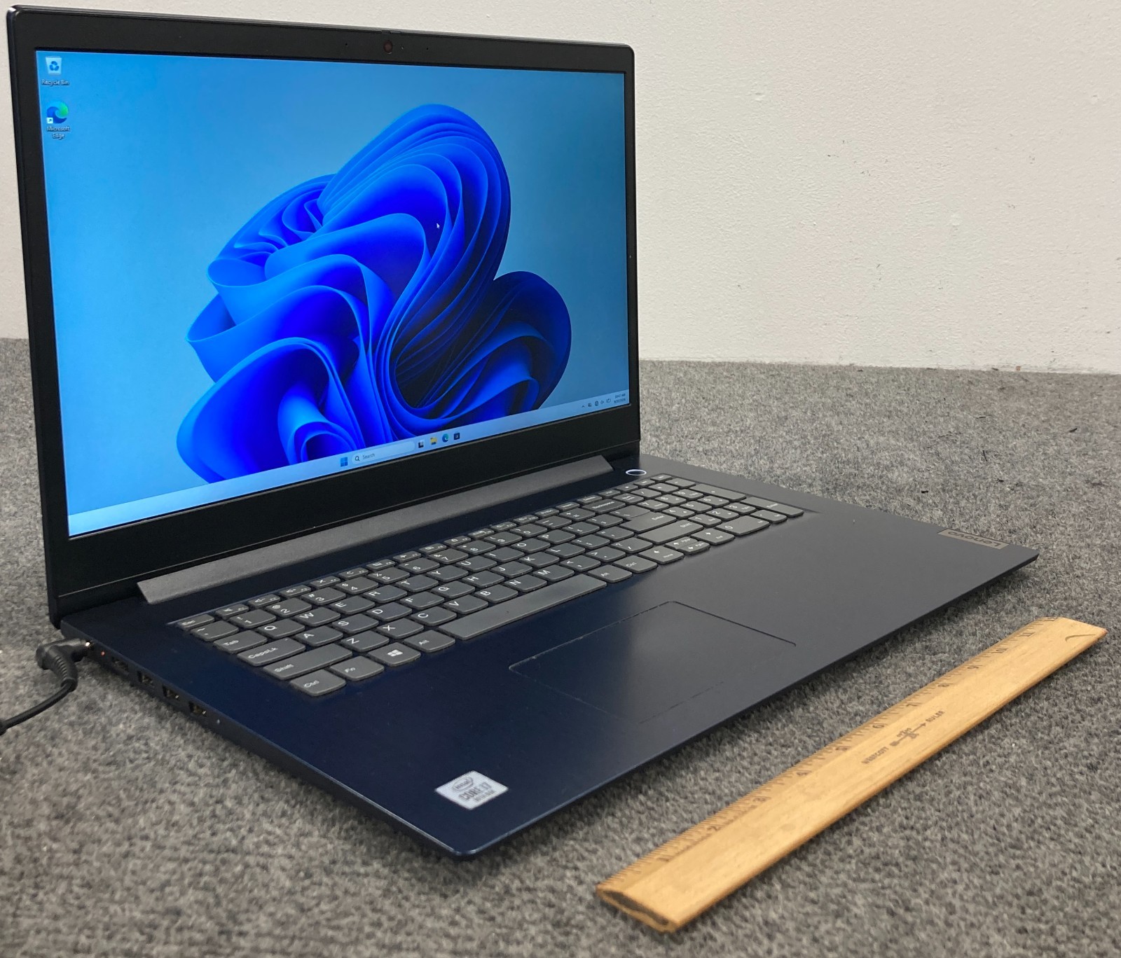 Lenovo IdeaPad 3 17IML05 17.3' Laptop i7-10510U 8GB RAM 256GB NVMe, As Is