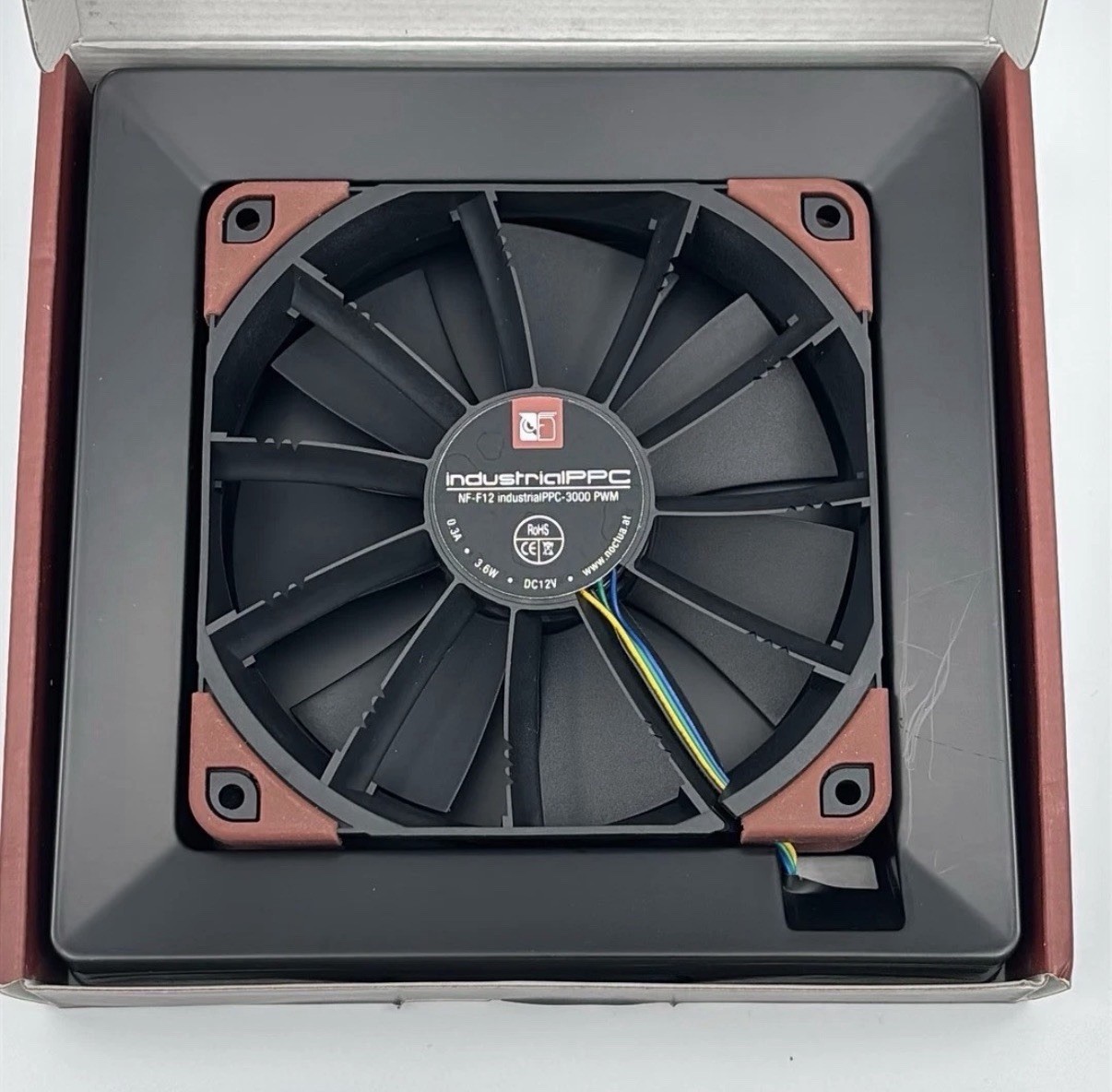 Noctua NF-F12 iPPC 3000 PWM, Heavy Duty Cooling Fan, 4-Pin, 3000RPM(120mm,Black)