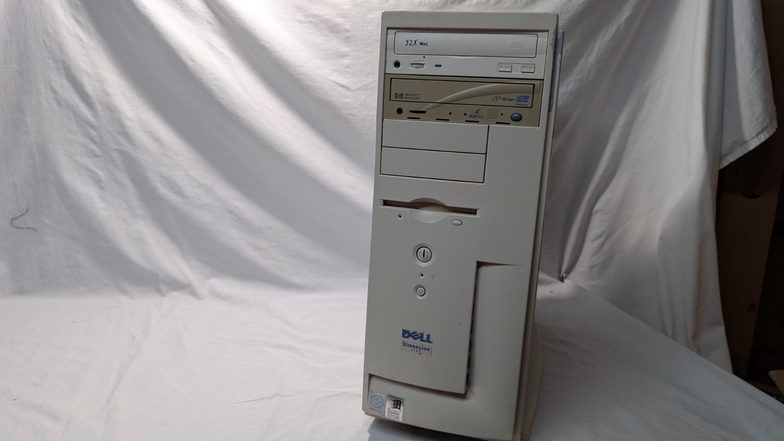 Dell Dimension 4100 T, Pentium III 800mhz, ATI rage 128, 384MB, 40GB, Windows 98
