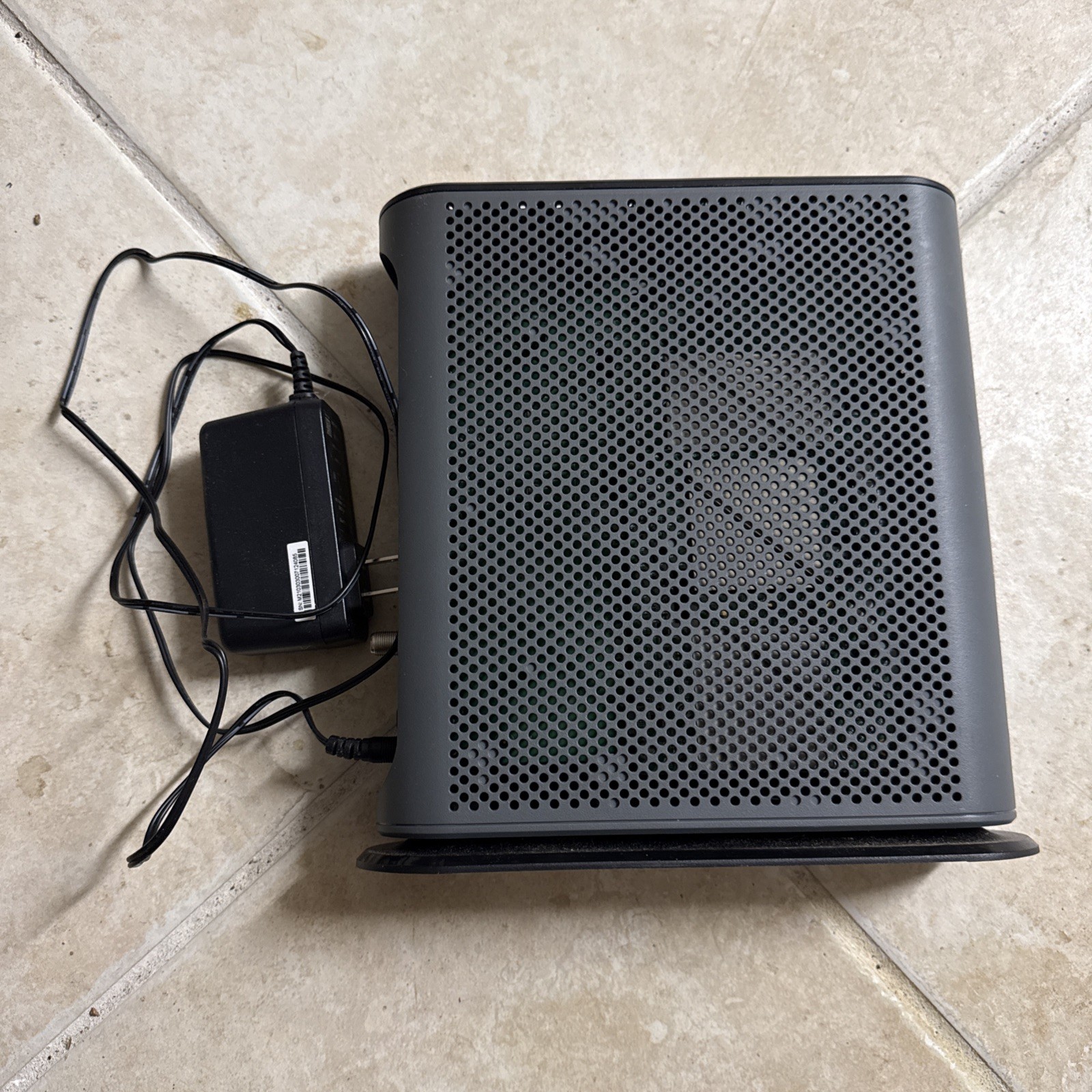 Motorola MG8702 - Modem Router - DOCSIS 3.1 AC3200 - Dual-Band Gigabit - 4-Port