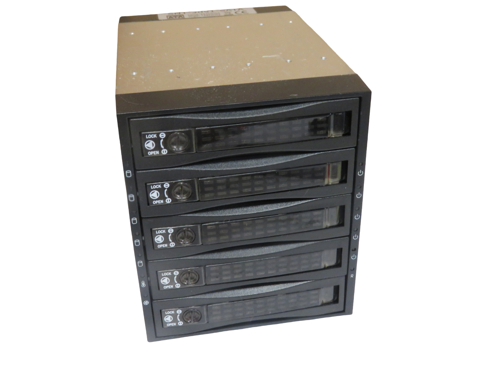SNT SNT-3051 SAS 5x SAS/SATA Drive Bay In 3x5.25" Bay