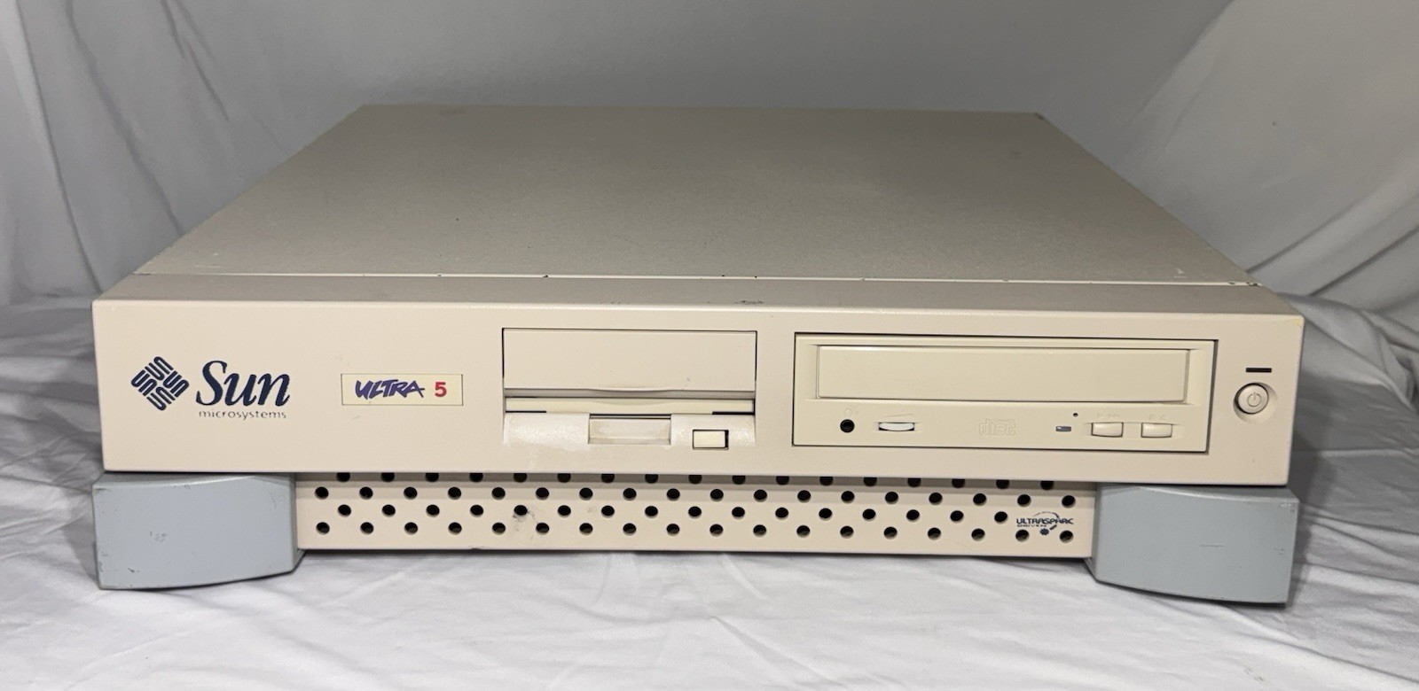 Sun Ultra 5 Workstation, 300MHz UltraSPARC IIi CPU, 256MB RAM, 0GB HDD, 48X CD
