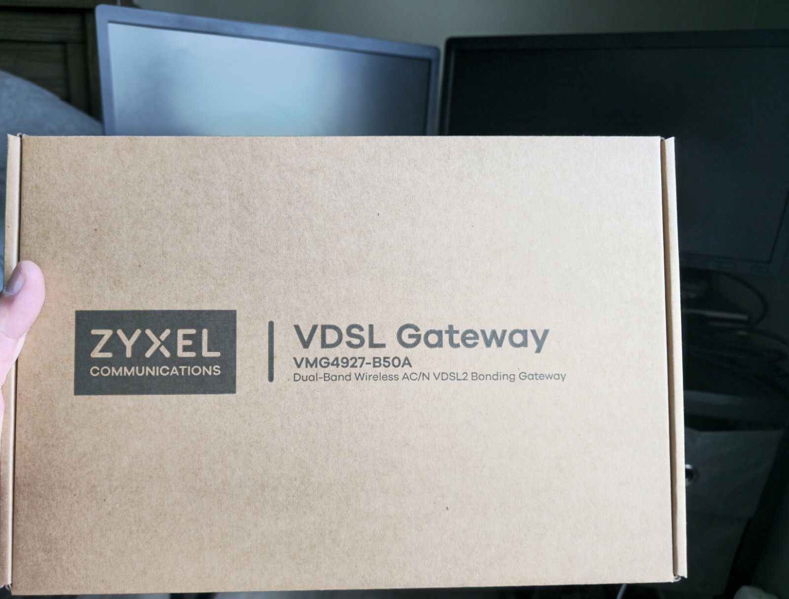 ((BRAND NEW))  ZYXEL COMMUNICATIONS VDSL Gateway VMG4927-B50A . Dual-Band 