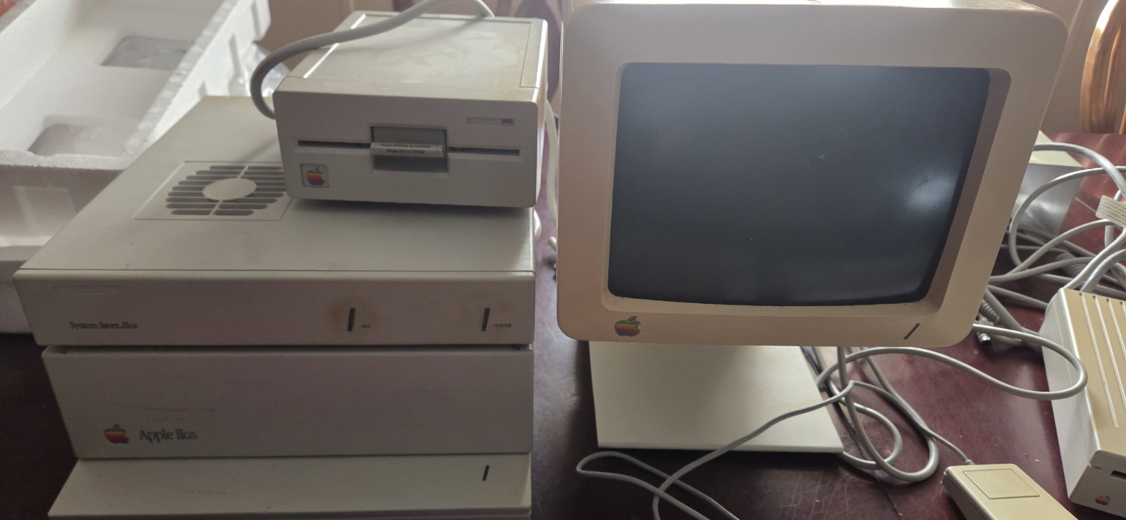 Apple IIGS Vintage Desktop Computer Lot w/ Monitor, Keyboard & Drives