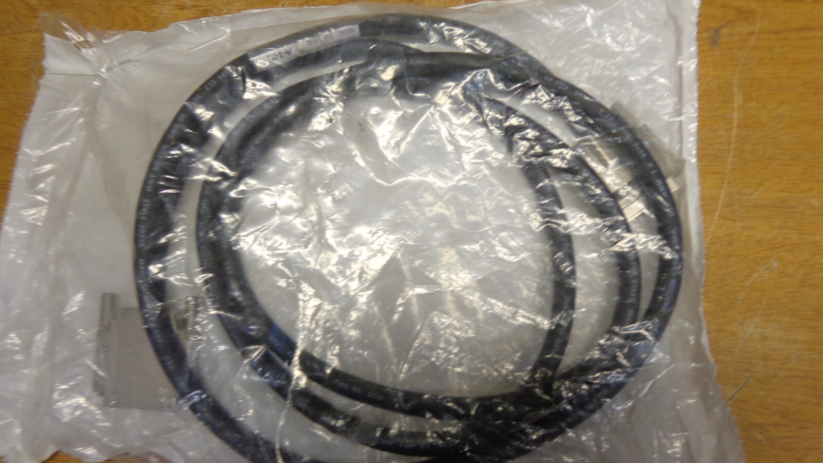 IBM 09N7275 LVD-SE 2 meter Male to Male VHDCI Black Cable FRU: 09N7276