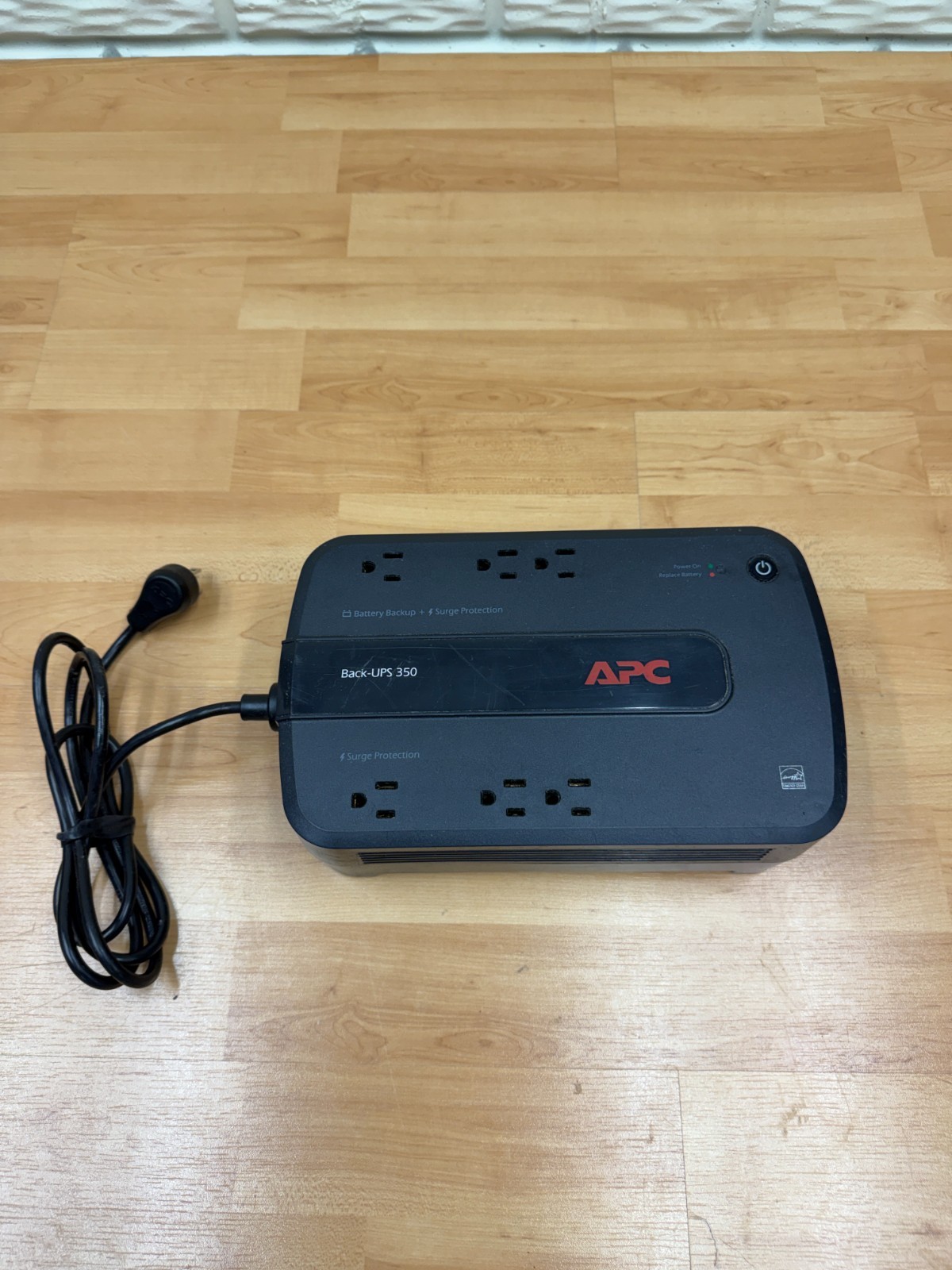 APC Back-UPS 350 VA Battery Backup Surge Protector BE350G No Battery Tested
