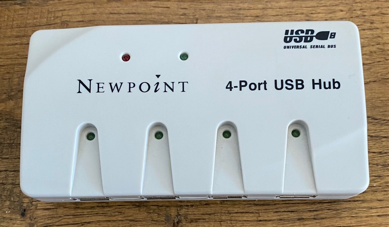 4-Port Powered USB Hub Universal Series Bus NEWPOiNT UH140