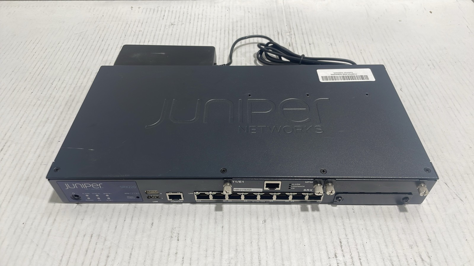 Juniper Networks SRX220 Services Gateway Firewall Router with Power Adapter