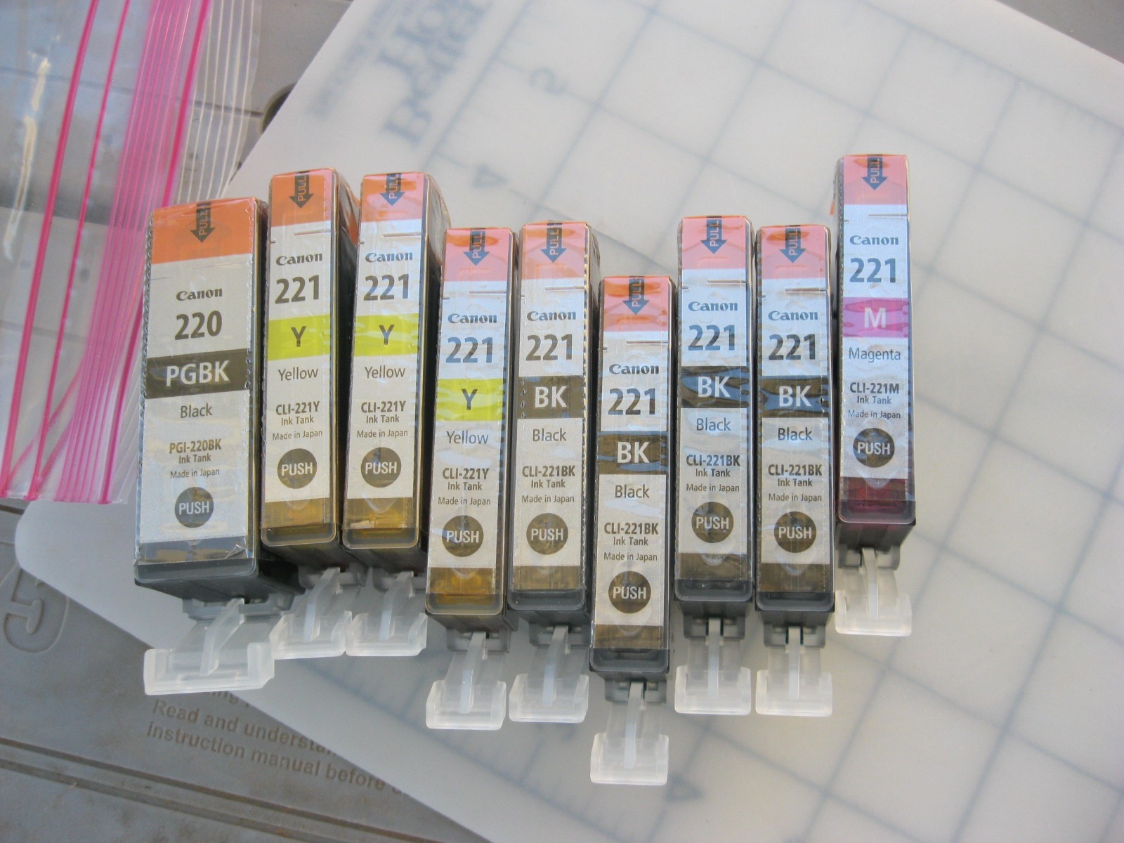 9 genuine Canon ink tanks / cartridges PGI-220BK CLI-221 Y M  BK - 