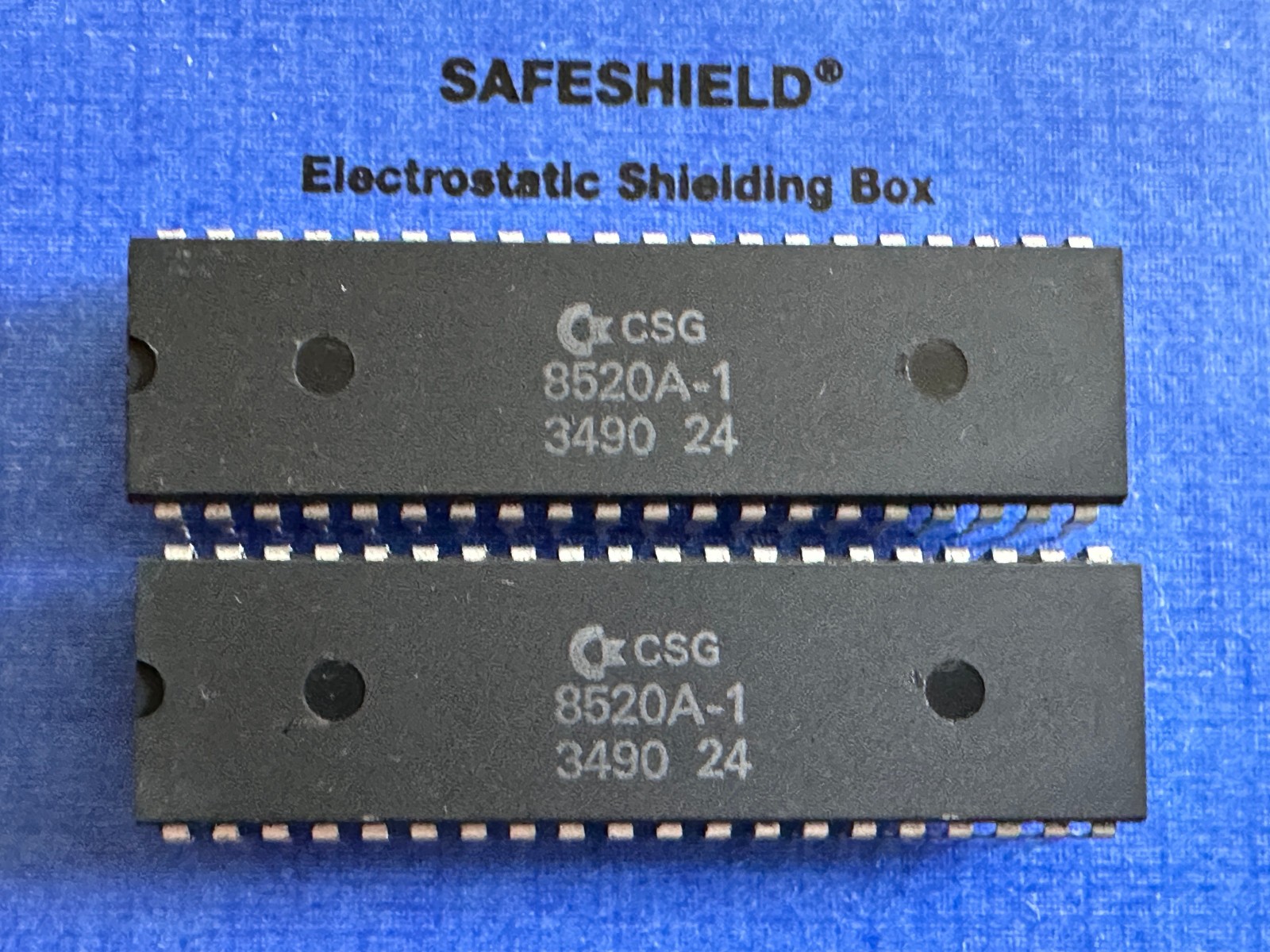 8520 MOS/CSG ODD EVEN (x2) from an Amiga 500 rev.6A... #34 90