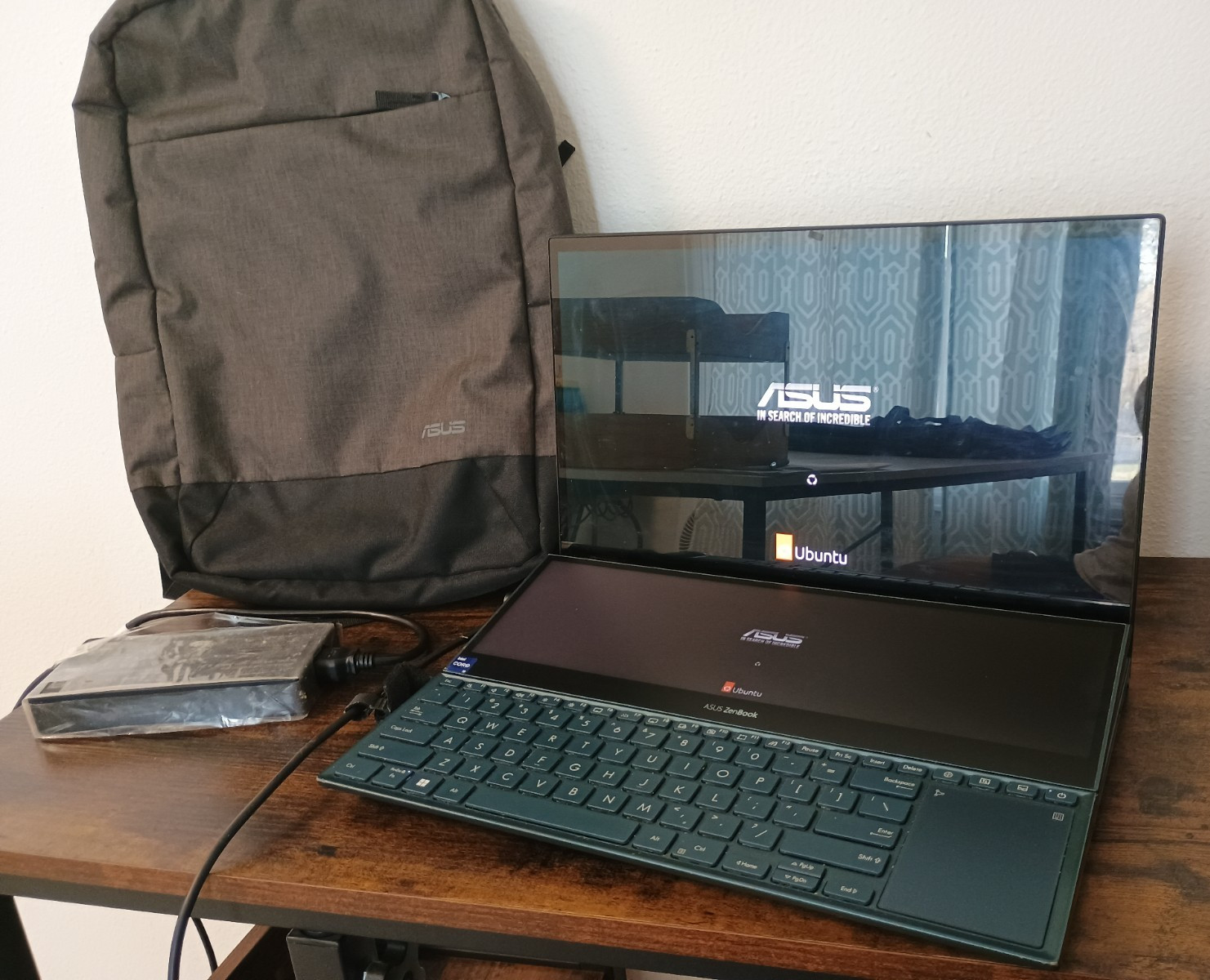 Laptop ASUS ZenBook Pro Duo UX582HS with Original Bag and Charger