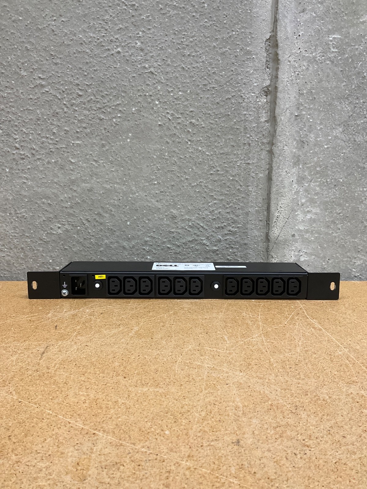 DELL 1T890 APC AP6020 11-Outlet 120V Rackmount PDU 01T890 with Rack Ears