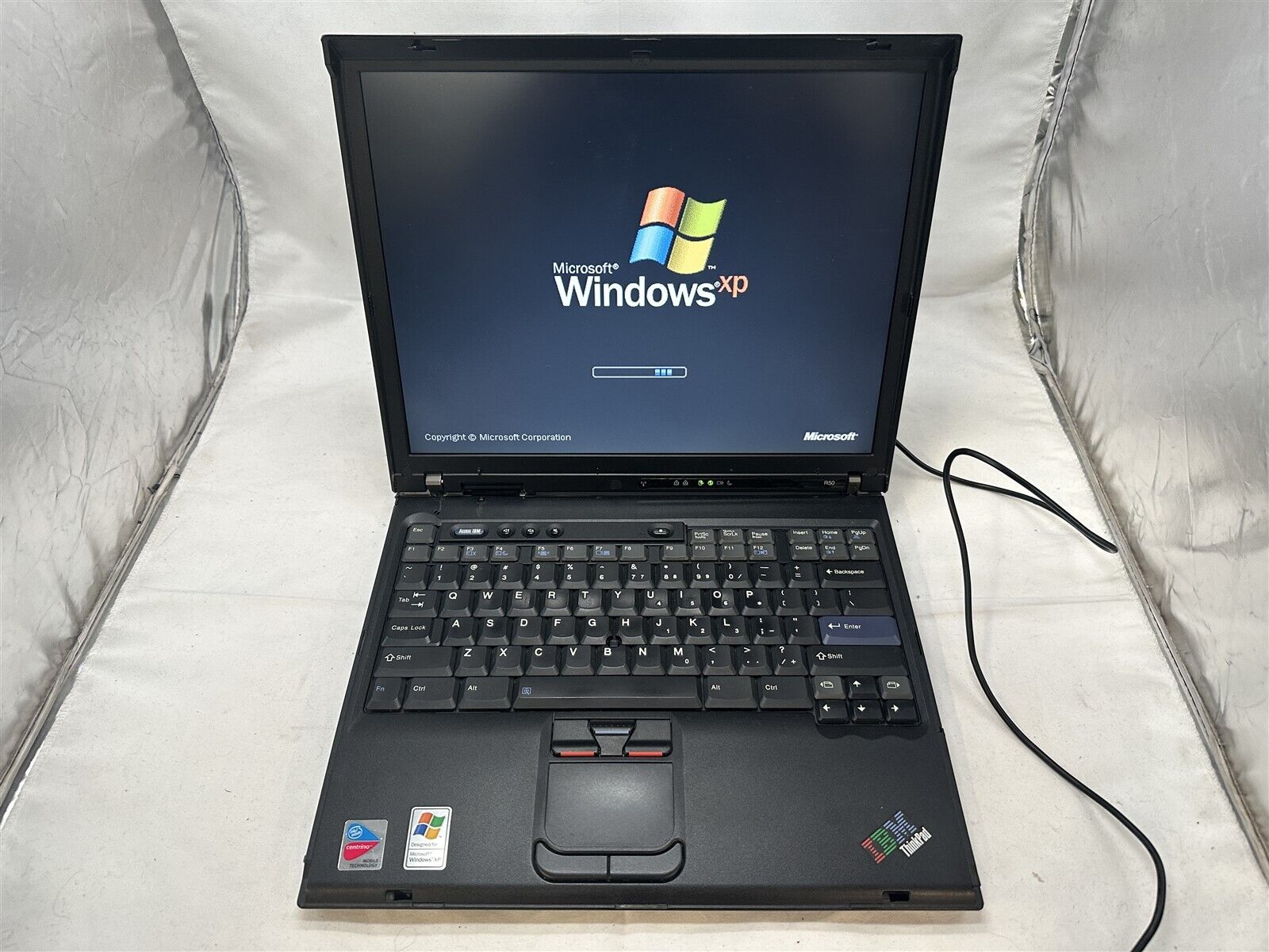 Vintage IBM ThinkPad R50 Laptop Intel Centrino 1.40GHz 512MB RAM HDD Win XP