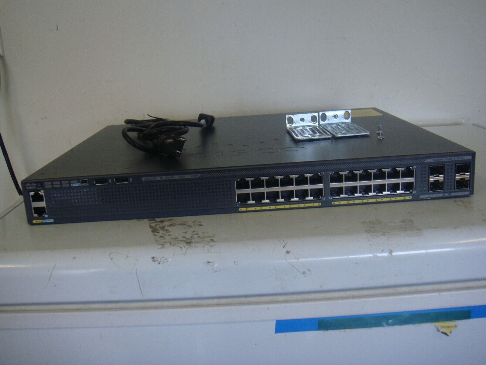 Cisco WS-C2960X-24PS-L 24 Port PoE Network Switch w Power Cord / Good Condition