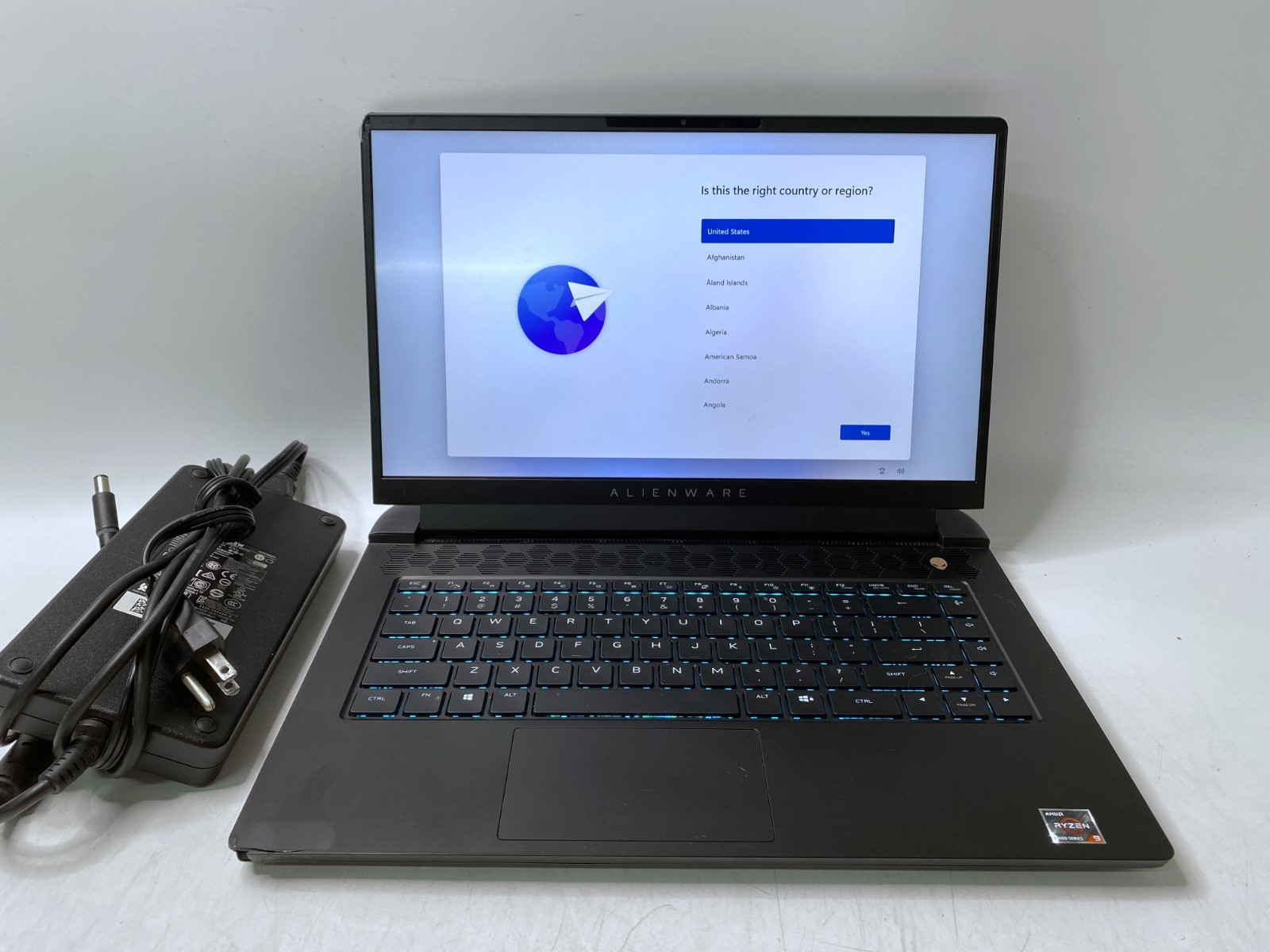 Alienware m15 R5 Ryzen 9 5900HX 24GB DDR4 RTX 3070 8GB 512GB M.2 W11H 360Hz READ