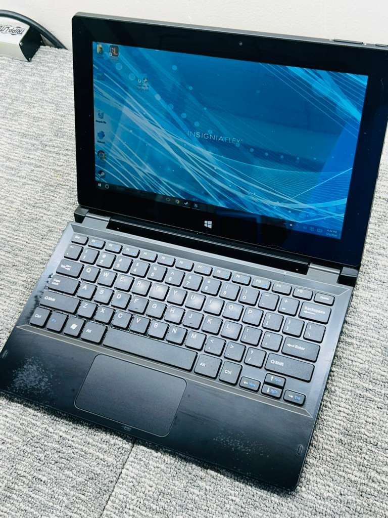 Insignia Flex NS-P11W6100 11.6" 2-in-1 Tablet Laptop Keyboard Win10 HD - 0759394