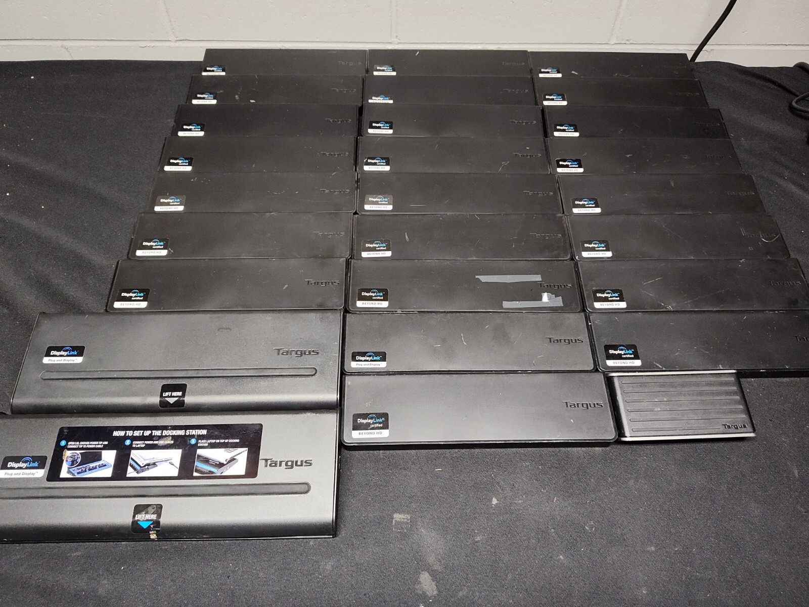 Mixed Lot of 27 Targus Docking Stations ACP70USZ, ACP71USZ, ACP77 & DOCK120
